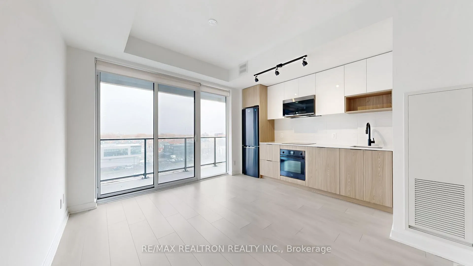 Photo 5 of Unit 603, 5 Defries Street, Toronto, Regent Park — HOMEH