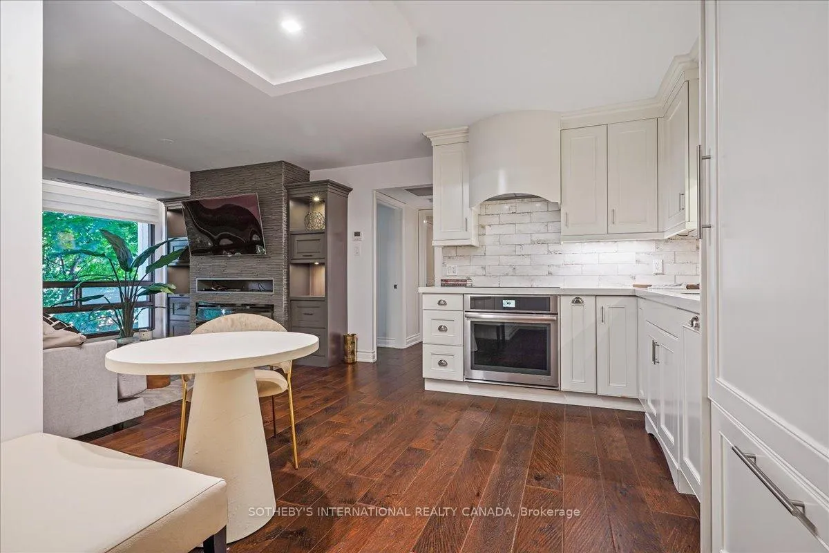 Front of Unit 302, 449 Walmer Road