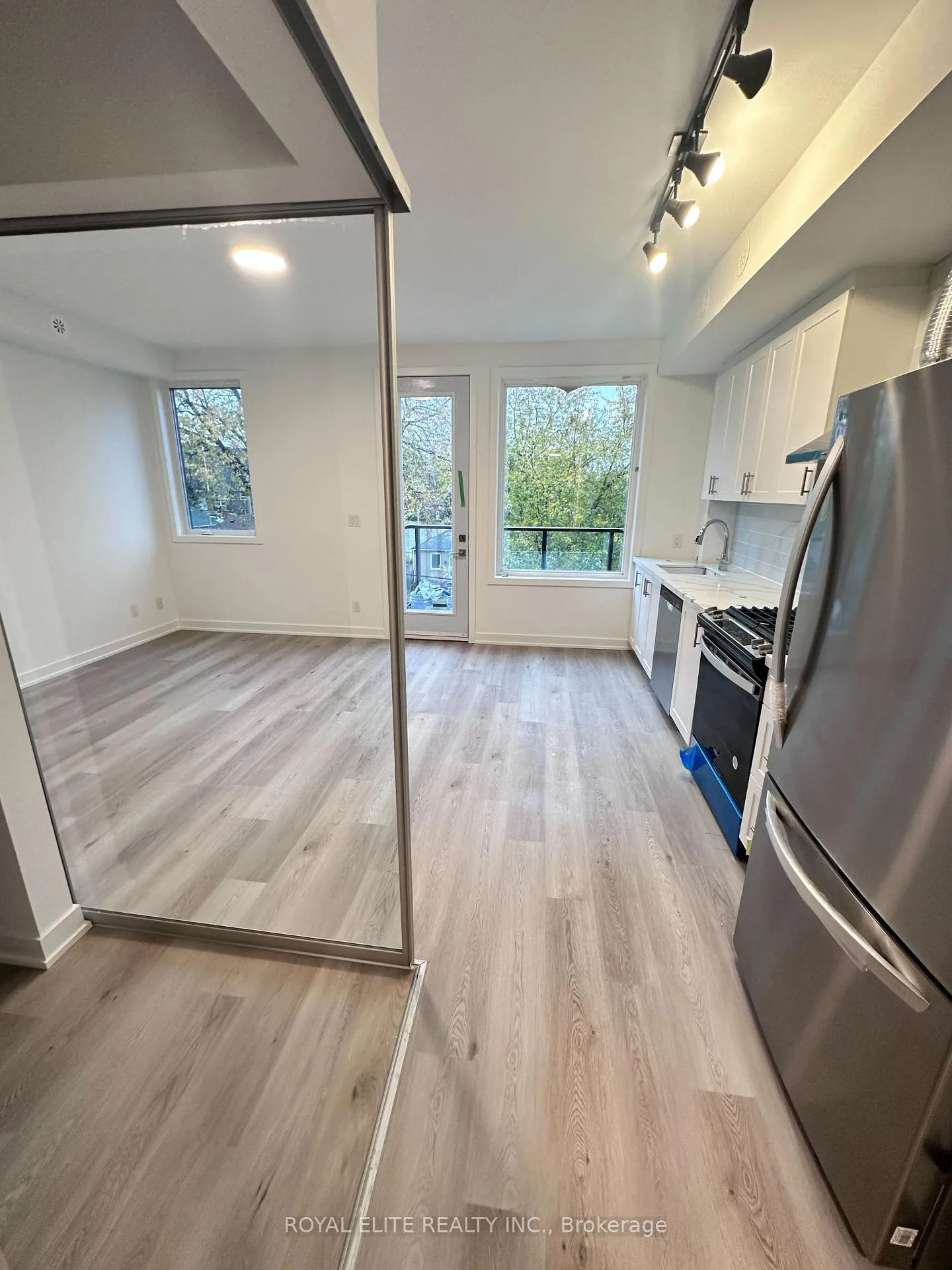 Photo 2 of Unit 4, 1475 O'Connor Drive, Toronto, East York — HOMEH