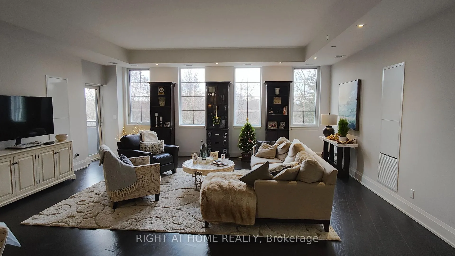 Photo 1 of Unit 330, 20 Fred Varley Drive, Markham, Unionville — HOMEH