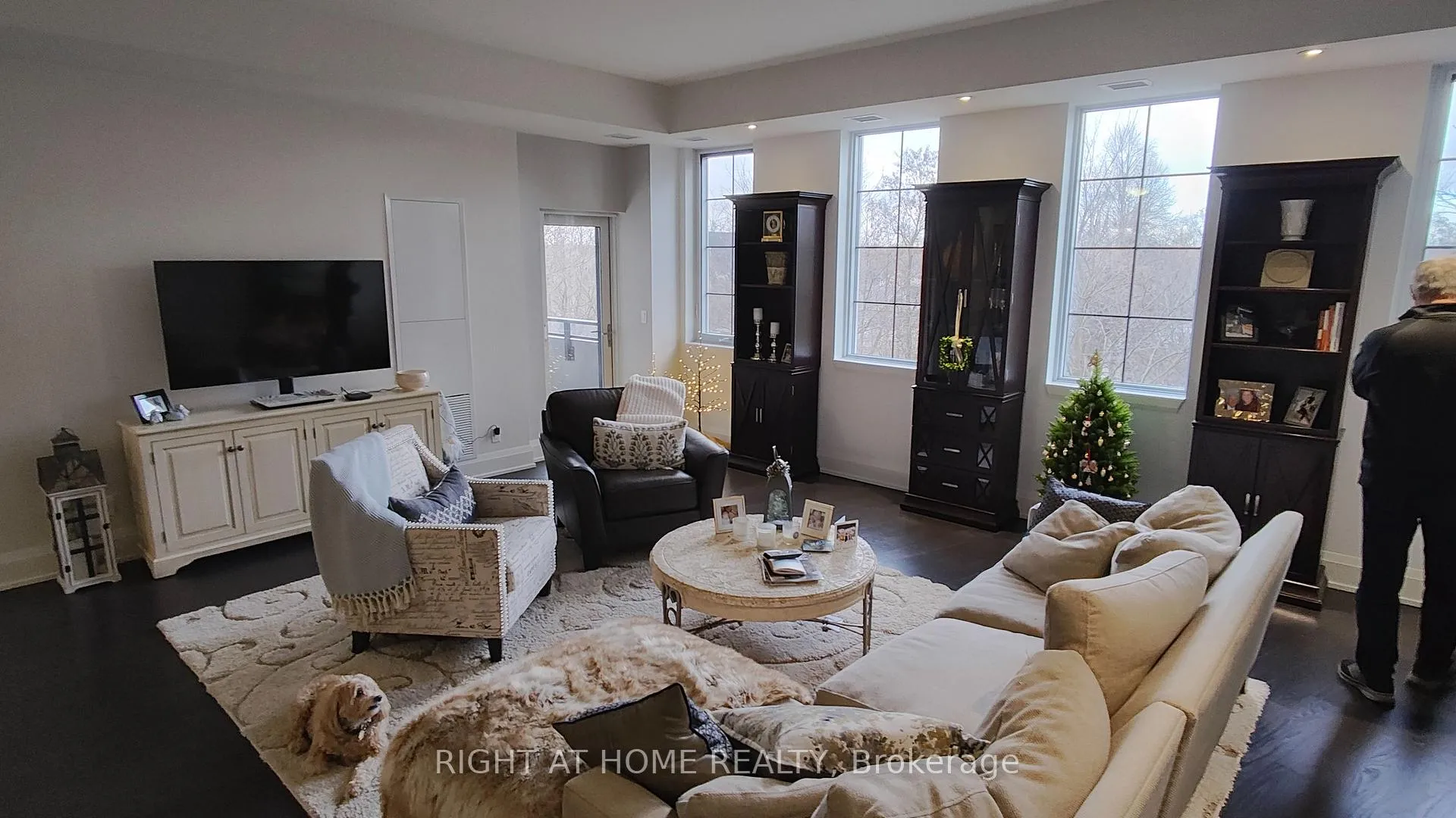 Photo 2 of Unit 330, 20 Fred Varley Drive, Markham, Unionville — HOMEH