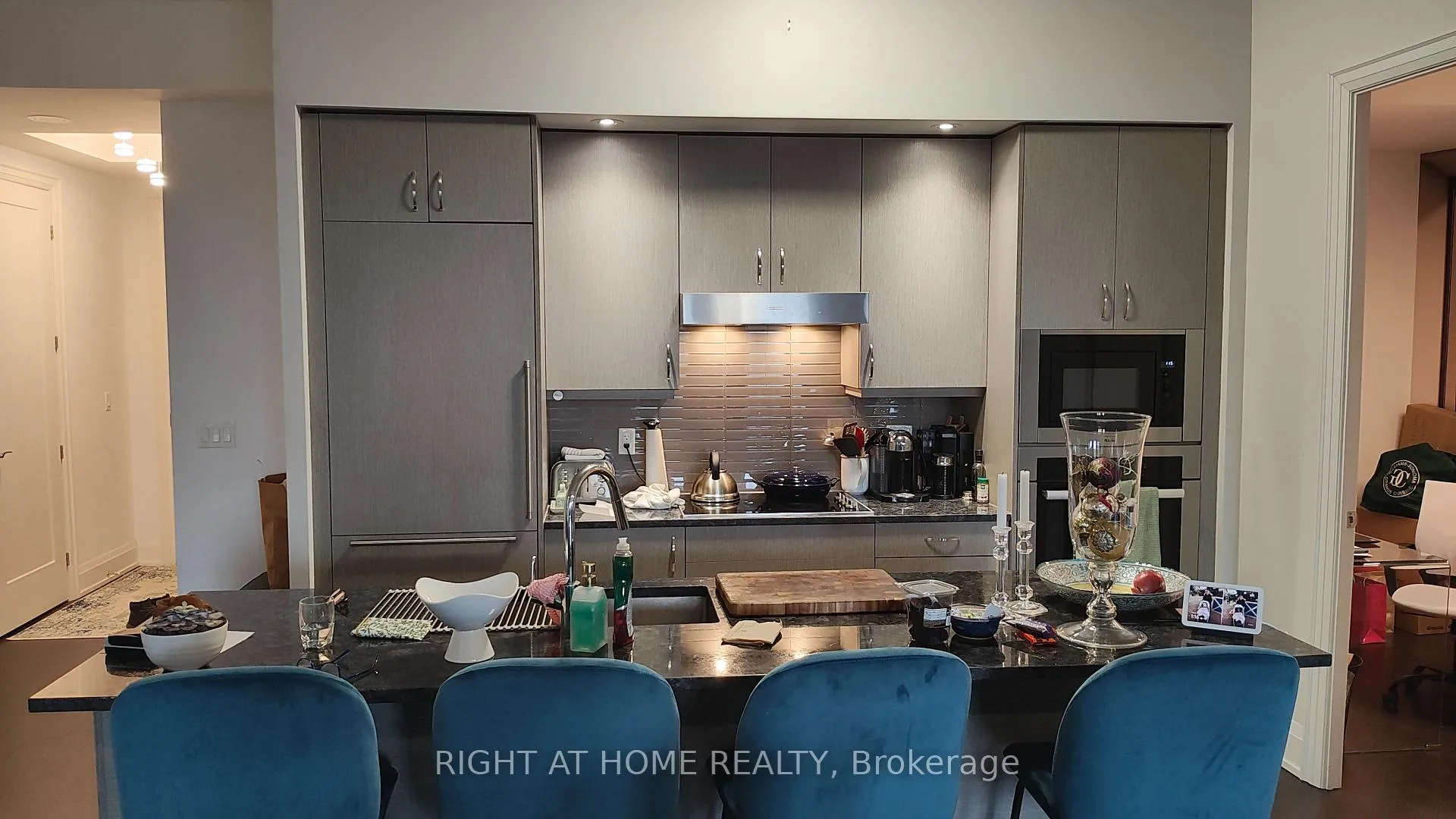 Photo 3 of Unit 330, 20 Fred Varley Drive, Markham, Unionville — HOMEH
