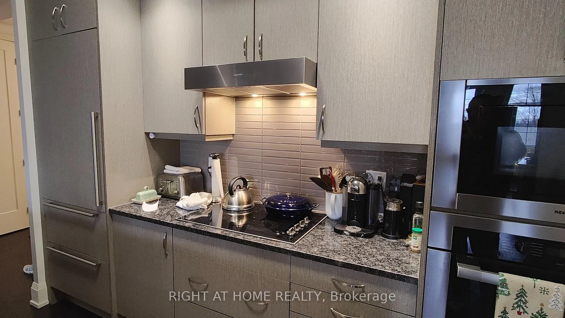 Photo 4 of Unit 330, 20 Fred Varley Drive, Markham, Unionville — HOMEH