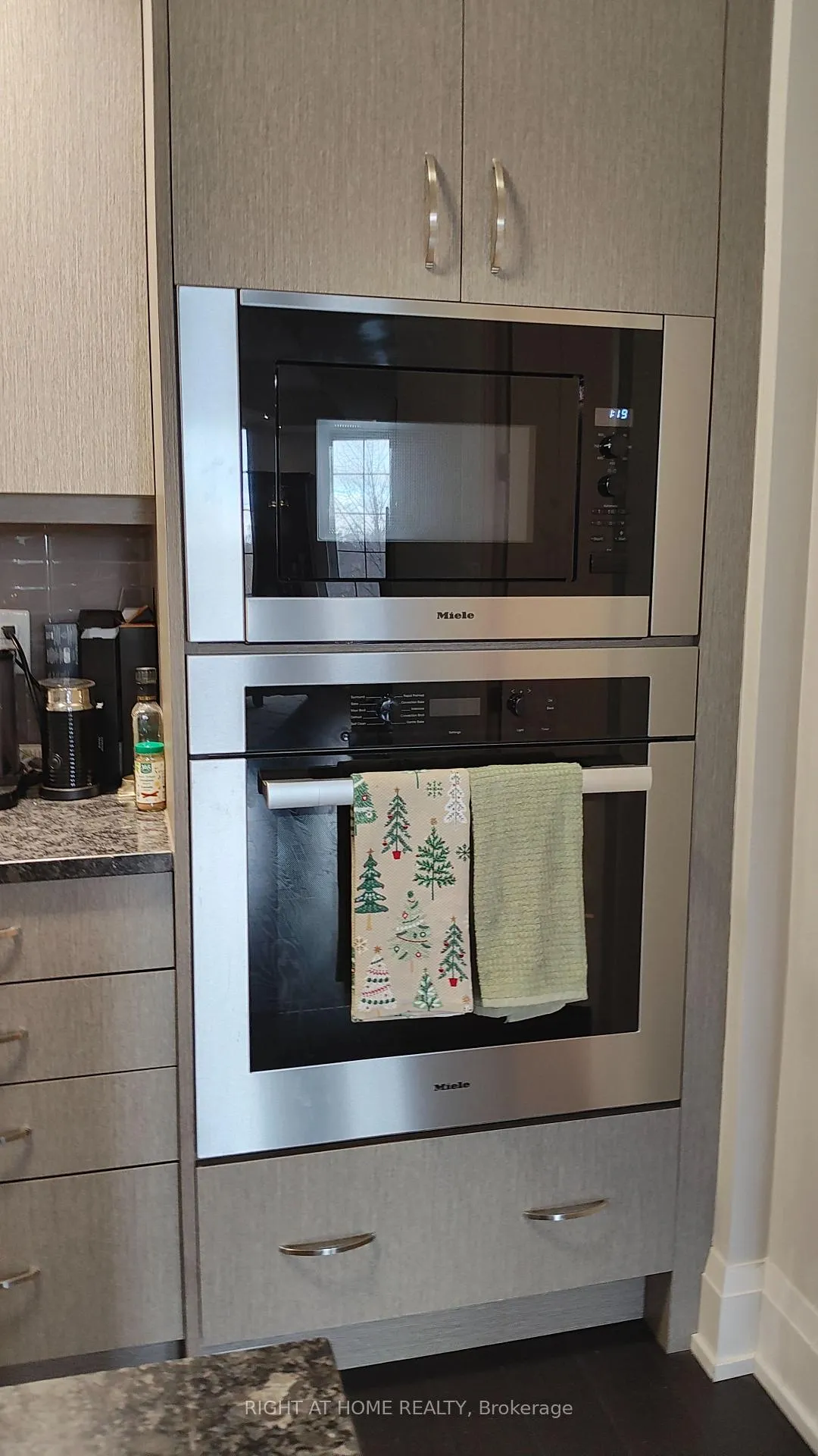 Photo 5 of Unit 330, 20 Fred Varley Drive, Markham, Unionville — HOMEH