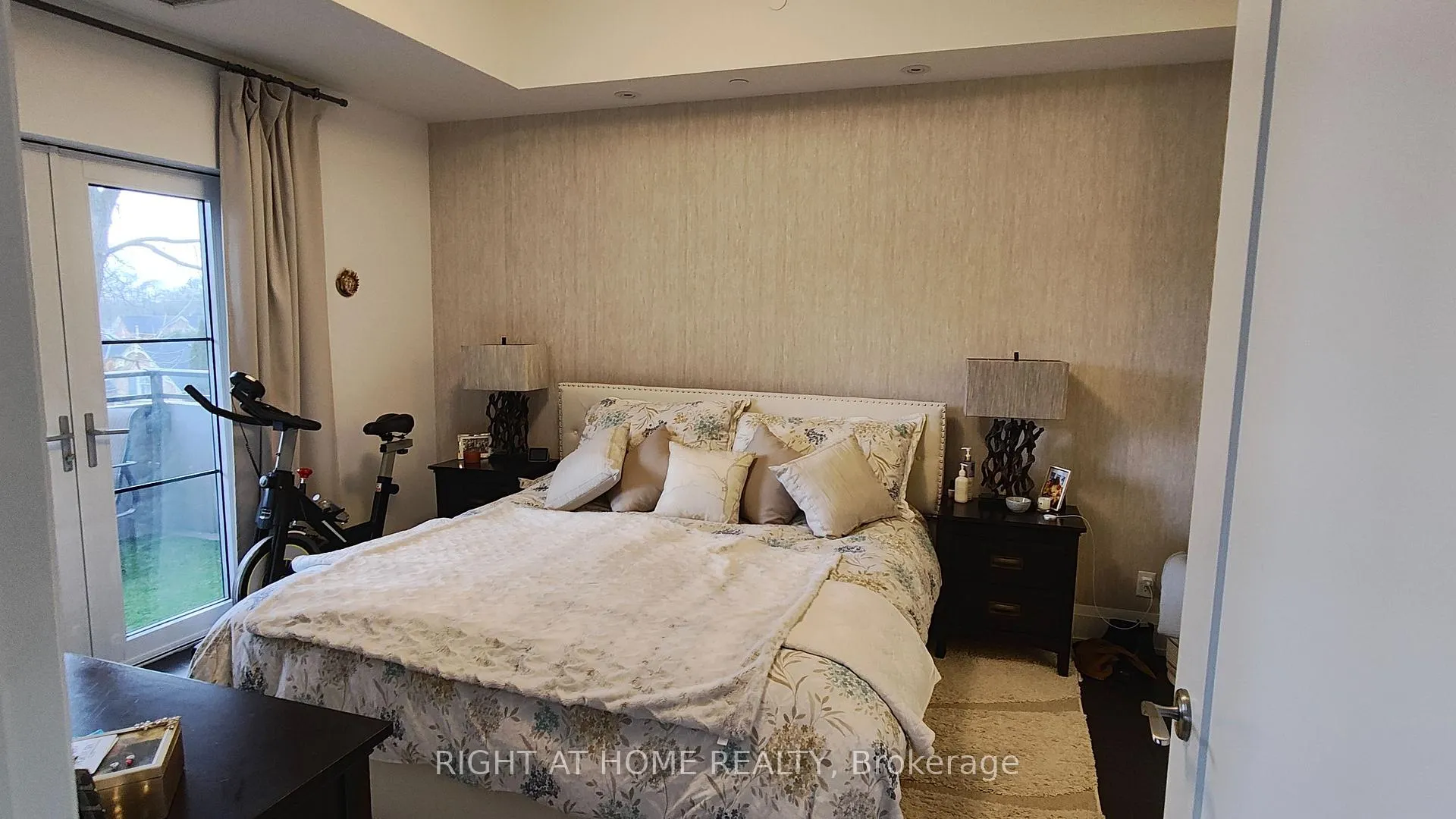 Photo 10 of Unit 330, 20 Fred Varley Drive, Markham, Unionville — HOMEH