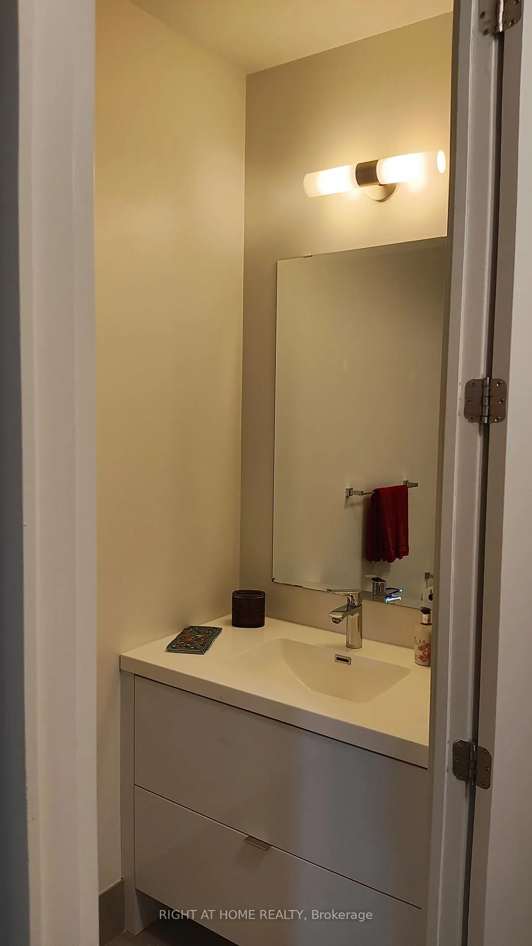 Photo 18 of Unit 330, 20 Fred Varley Drive, Markham, Unionville — HOMEH