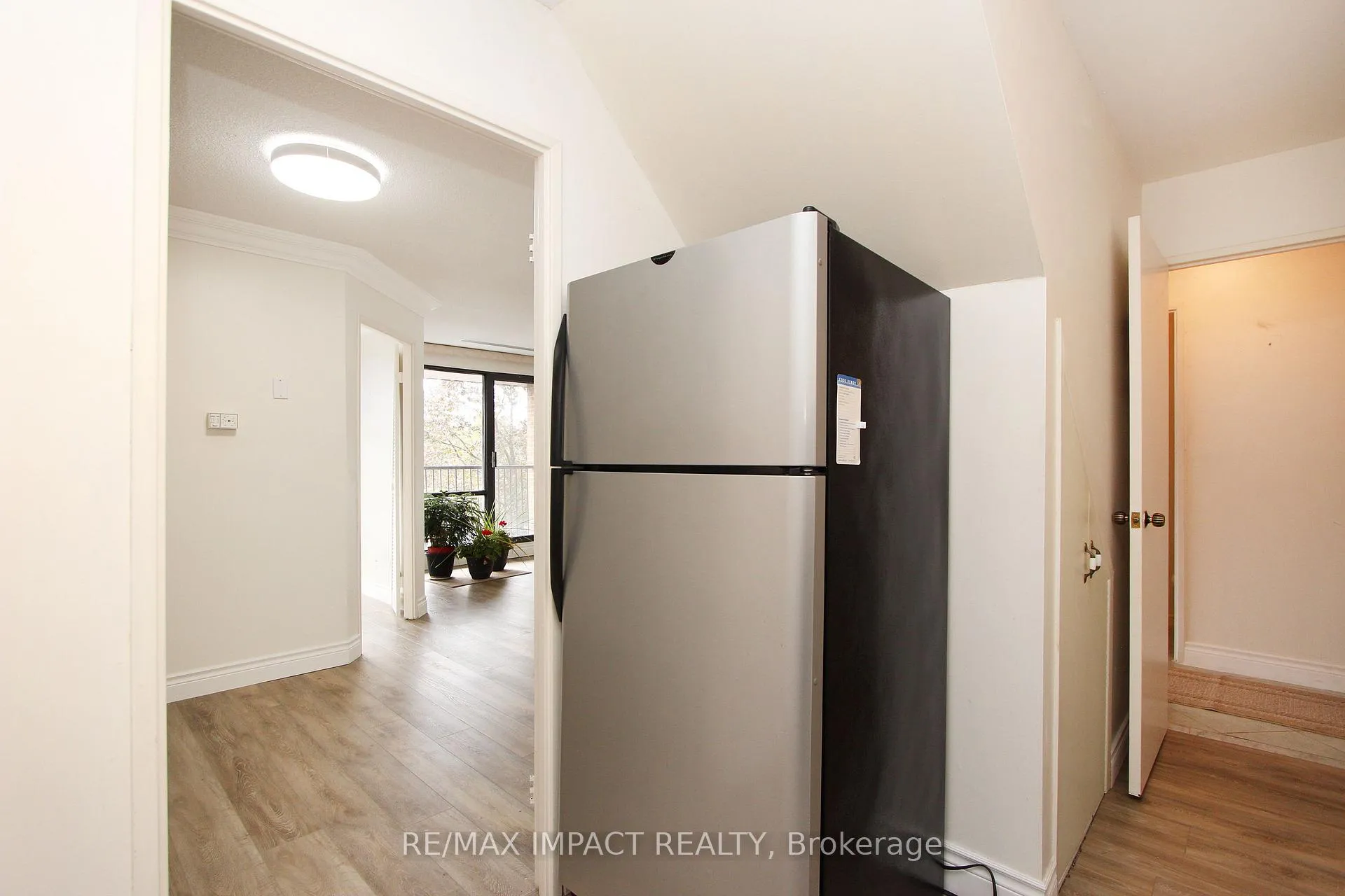 Photo 9 of Unit 409, 337 Simcoe Street N, Oshawa, O'Neill — HOMEH