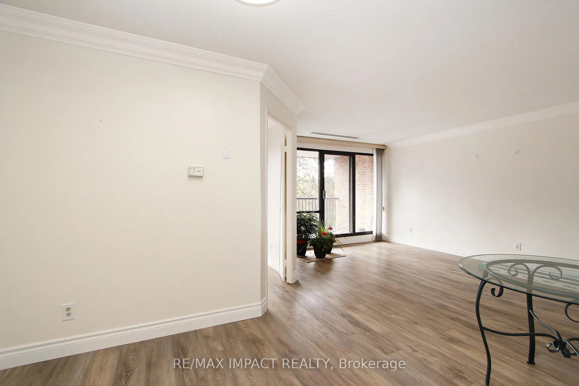 Photo 10 of Unit 409, 337 Simcoe Street N, Oshawa, O'Neill — HOMEH