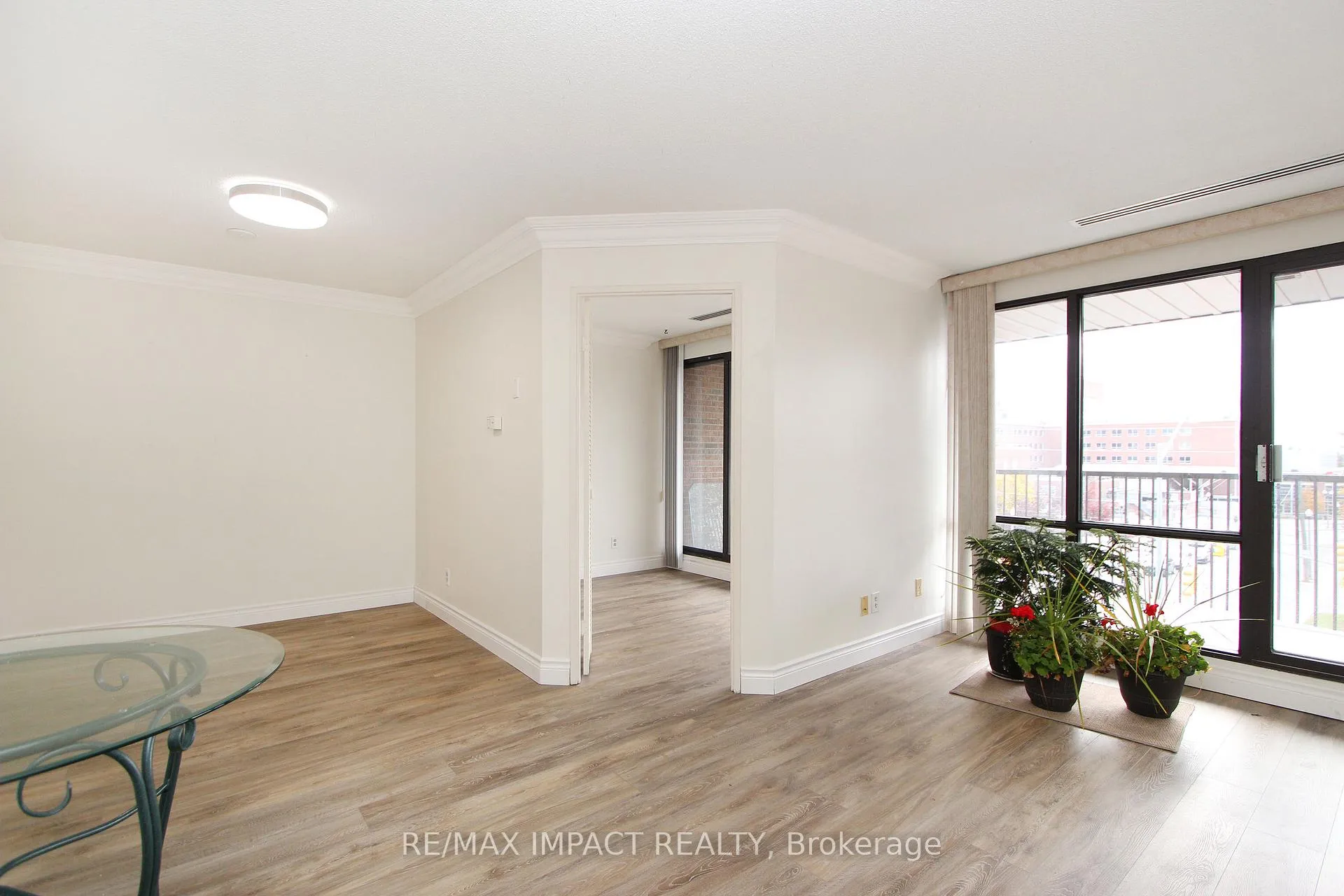 Photo 11 of Unit 409, 337 Simcoe Street N, Oshawa, O'Neill — HOMEH