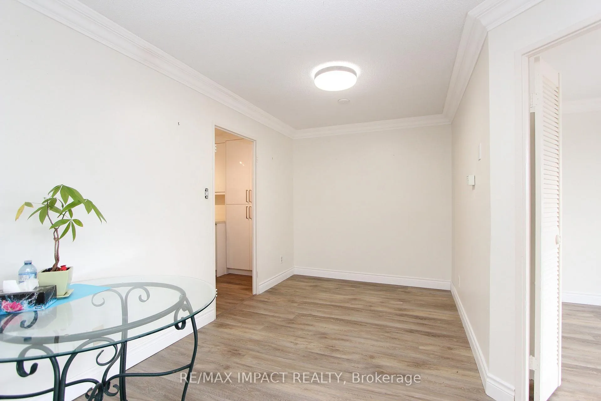 Photo 12 of Unit 409, 337 Simcoe Street N, Oshawa, O'Neill — HOMEH