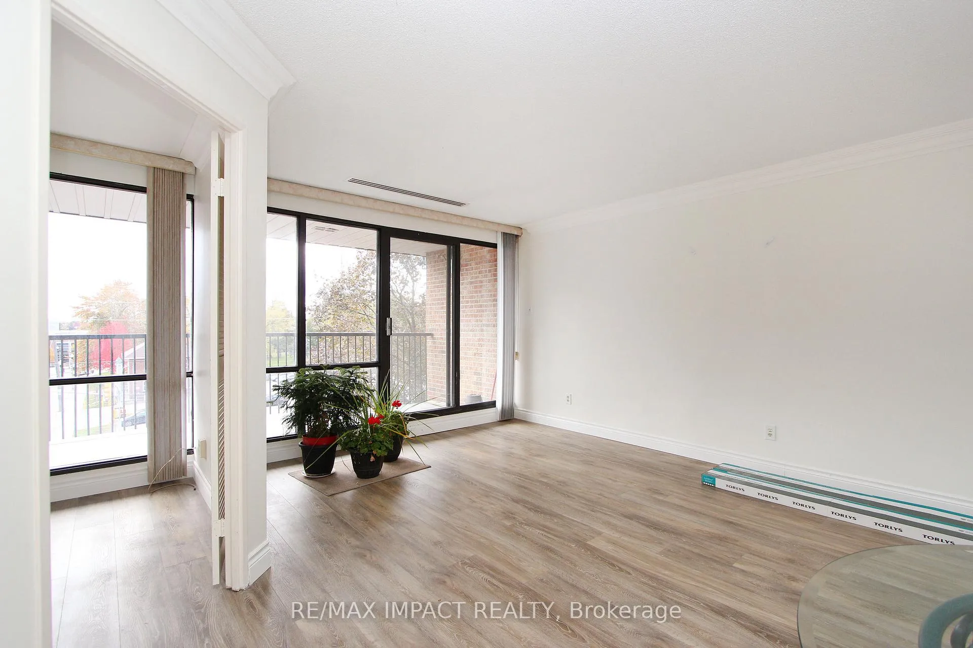 Photo 13 of Unit 409, 337 Simcoe Street N, Oshawa, O'Neill — HOMEH