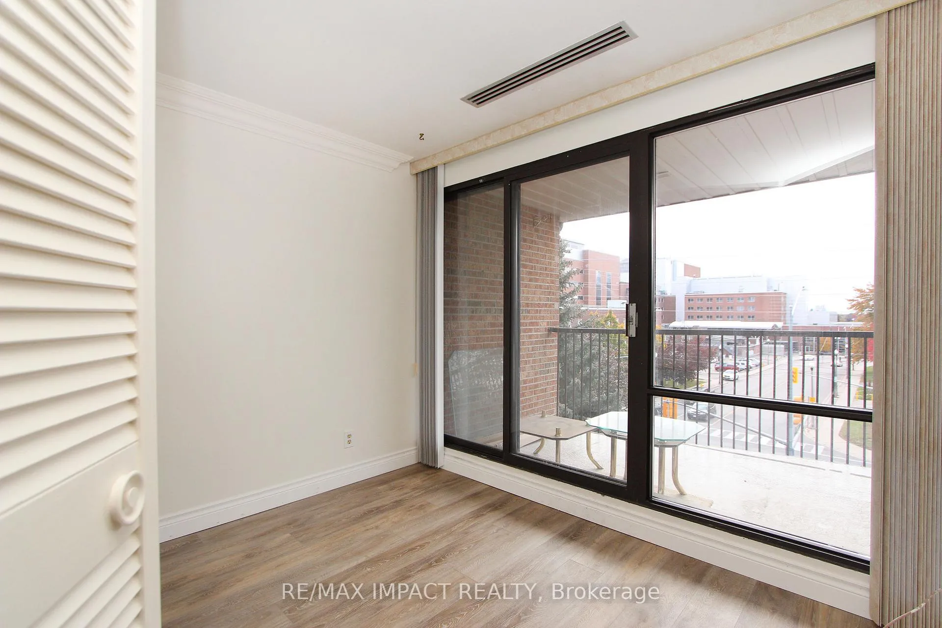 Photo 15 of Unit 409, 337 Simcoe Street N, Oshawa, O'Neill — HOMEH