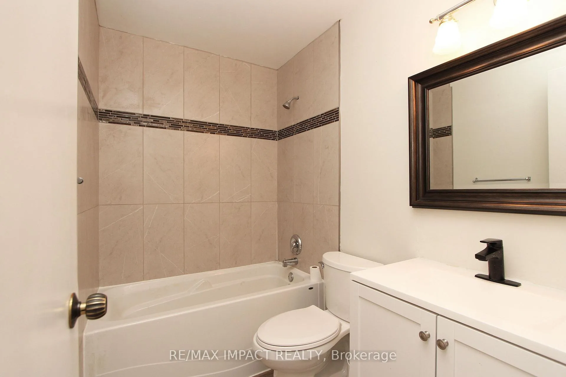 Photo 23 of Unit 409, 337 Simcoe Street N, Oshawa, O'Neill — HOMEH