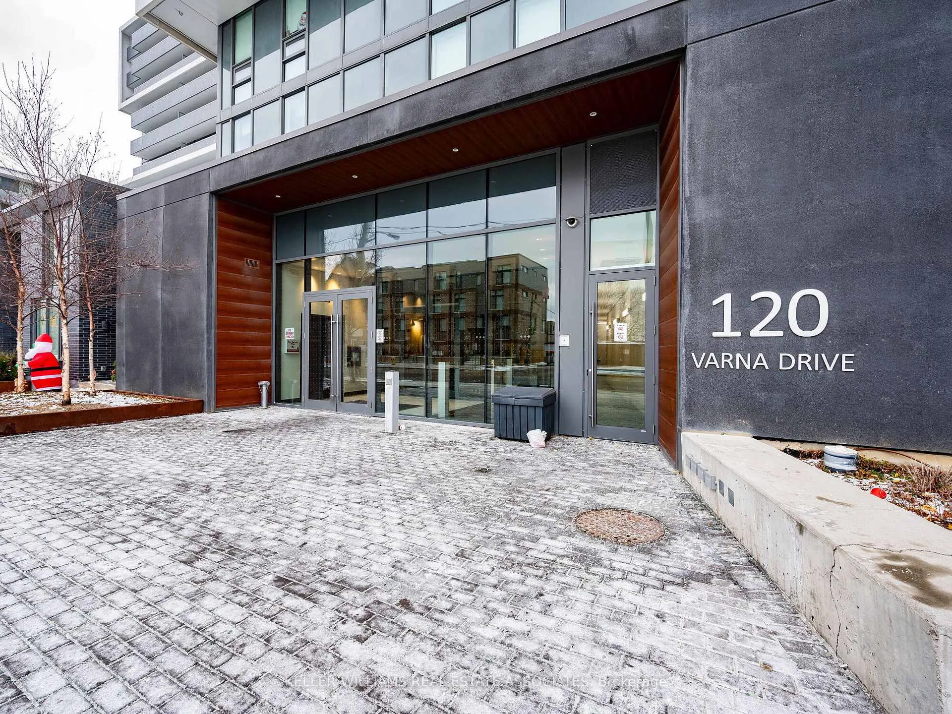 Photo 2 of Unit 413, 120 Varna Drive, Toronto, Englemount-Lawrence — HOMEH
