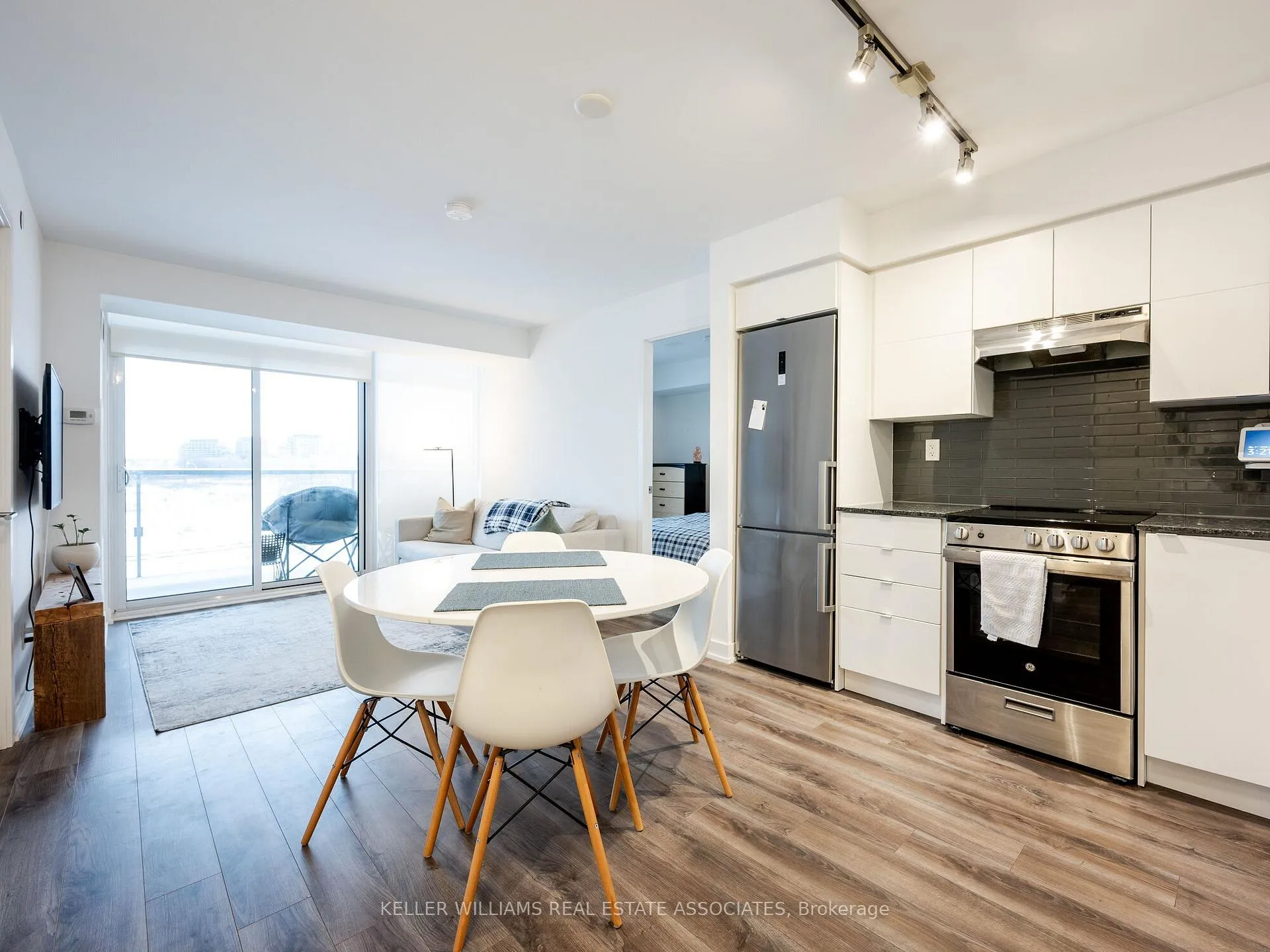 Photo 3 of Unit 413, 120 Varna Drive, Toronto, Englemount-Lawrence — HOMEH