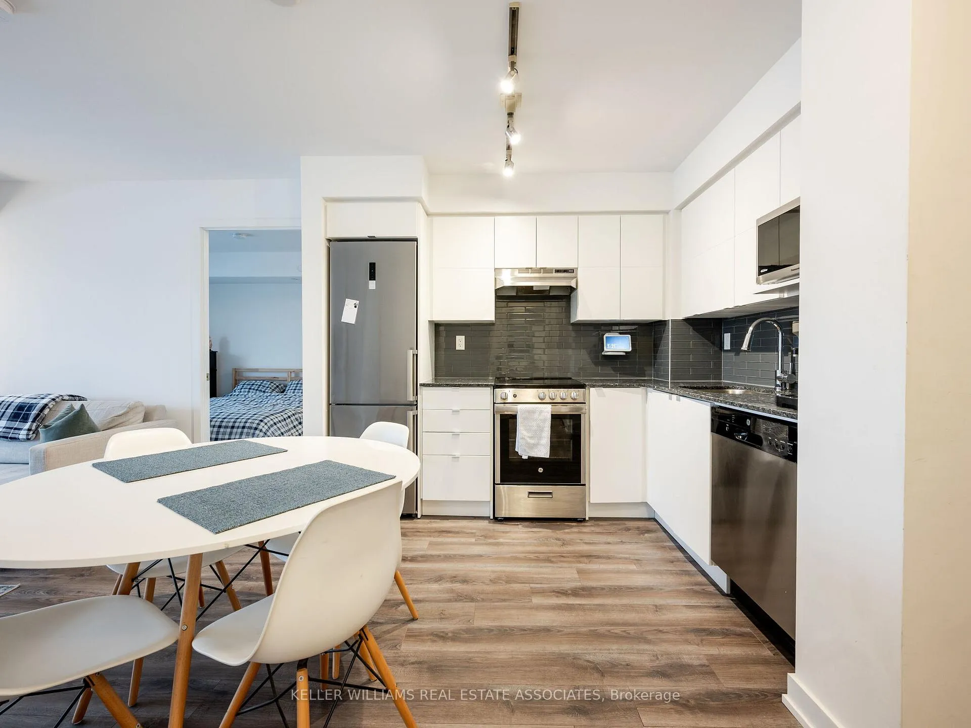 Photo 4 of Unit 413, 120 Varna Drive, Toronto, Englemount-Lawrence — HOMEH