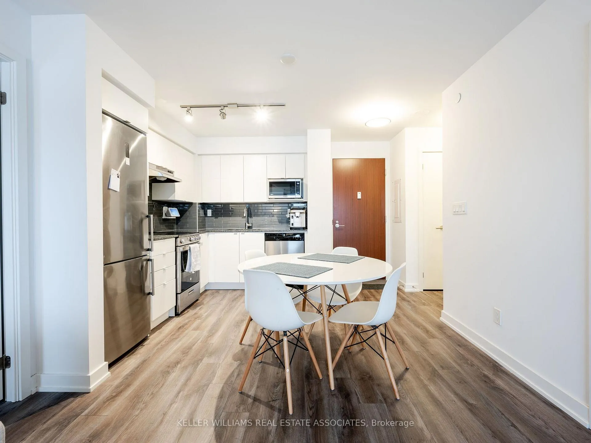 Photo 6 of Unit 413, 120 Varna Drive, Toronto, Englemount-Lawrence — HOMEH