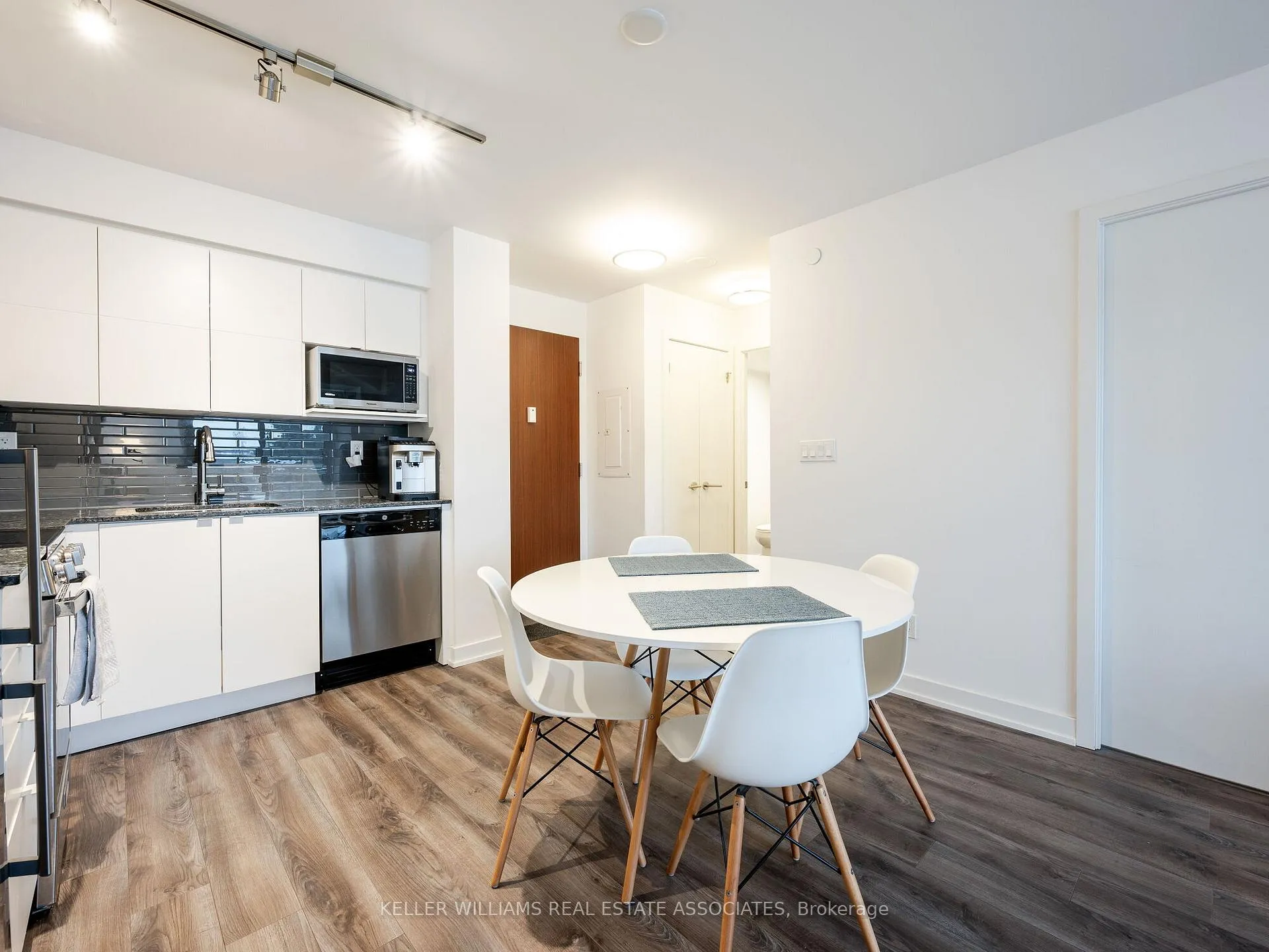 Photo 7 of Unit 413, 120 Varna Drive, Toronto, Englemount-Lawrence — HOMEH