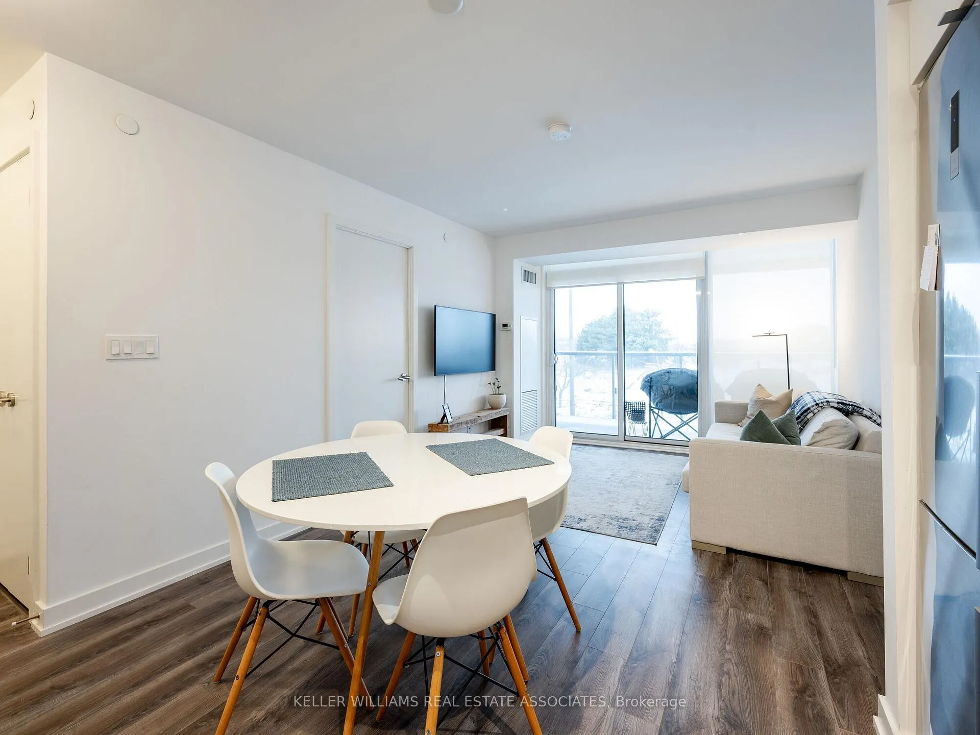 Photo 10 of Unit 413, 120 Varna Drive, Toronto, Englemount-Lawrence — HOMEH