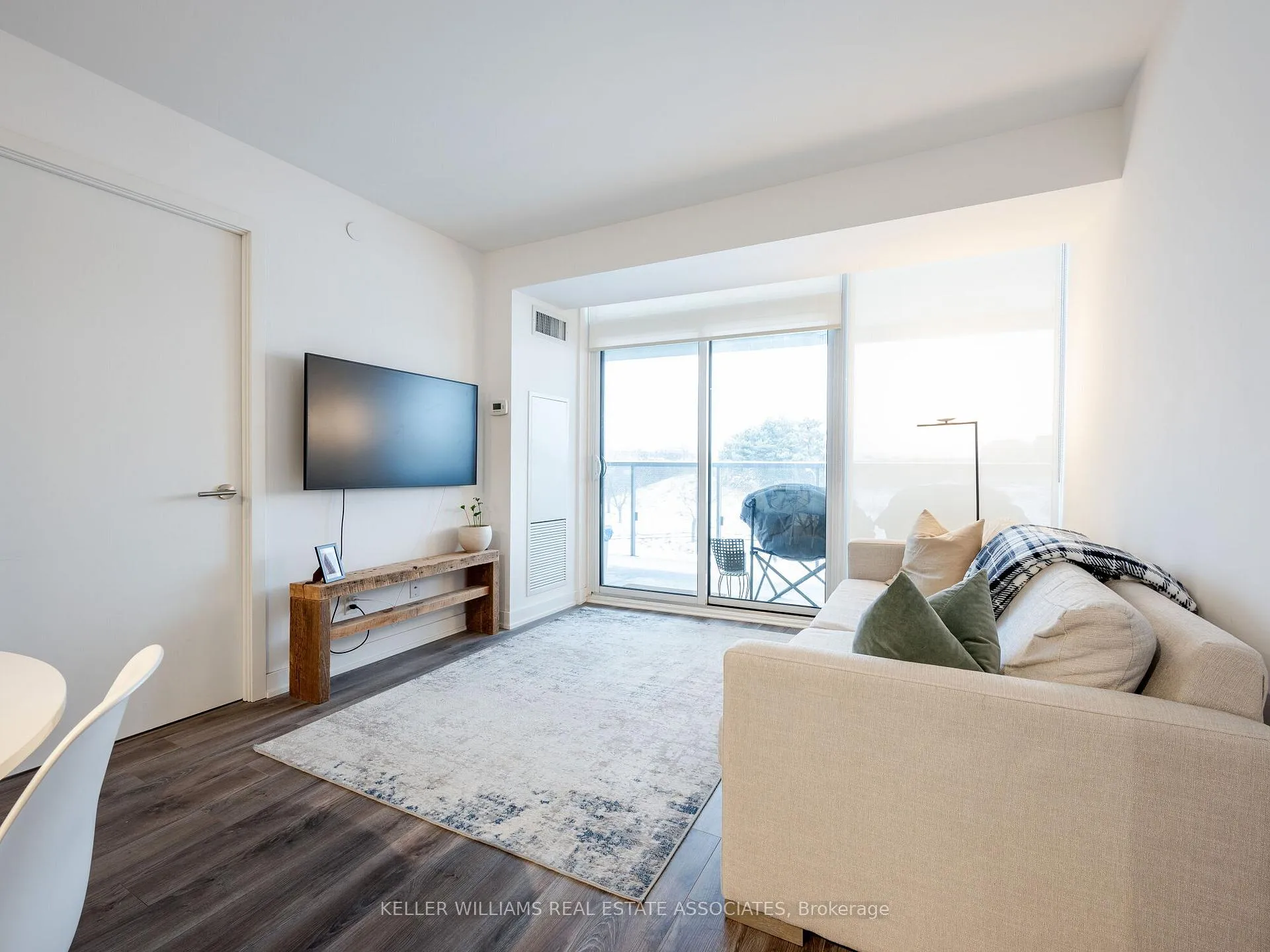 Photo 13 of Unit 413, 120 Varna Drive, Toronto, Englemount-Lawrence — HOMEH