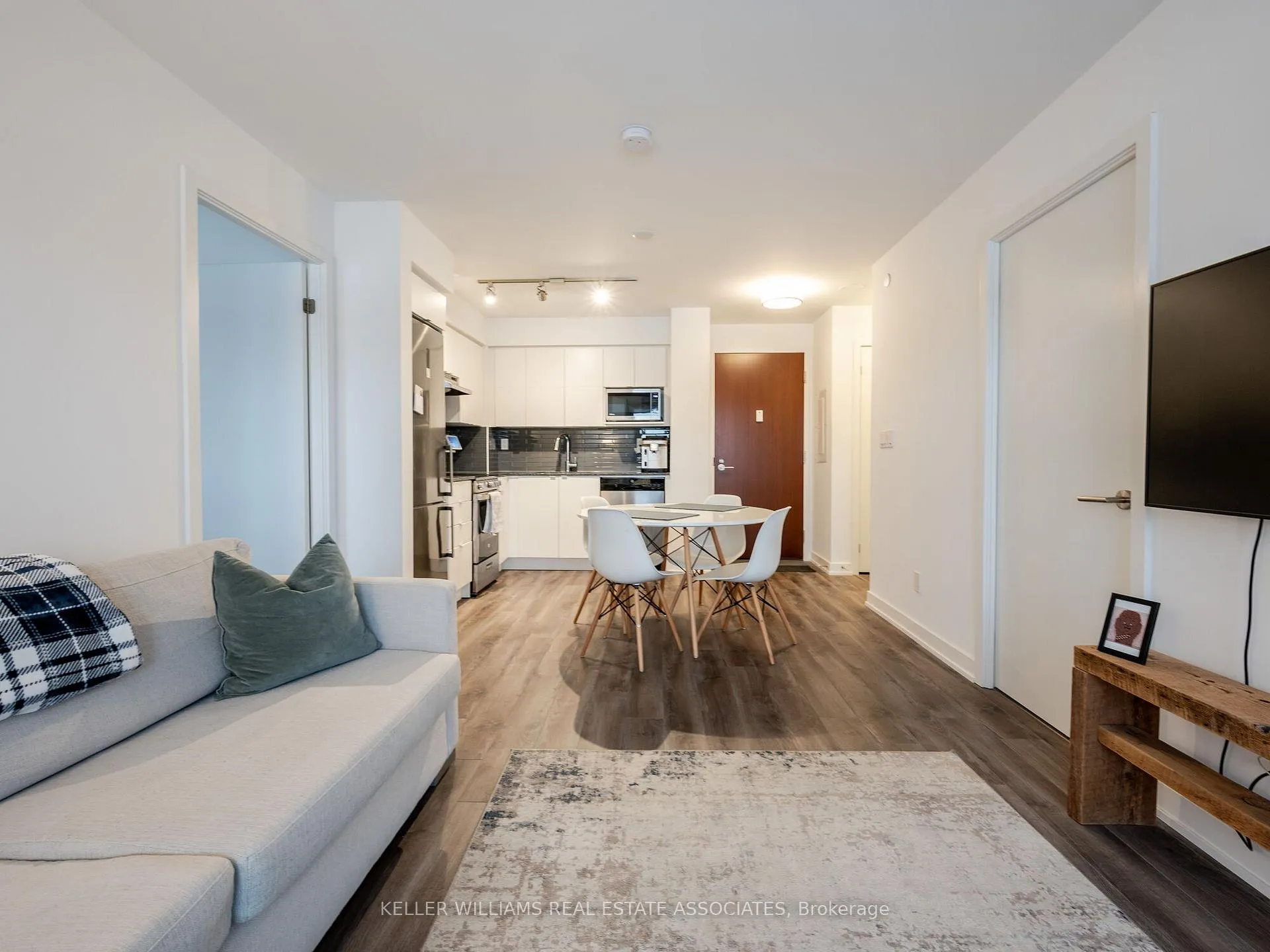 Photo 14 of Unit 413, 120 Varna Drive, Toronto, Englemount-Lawrence — HOMEH