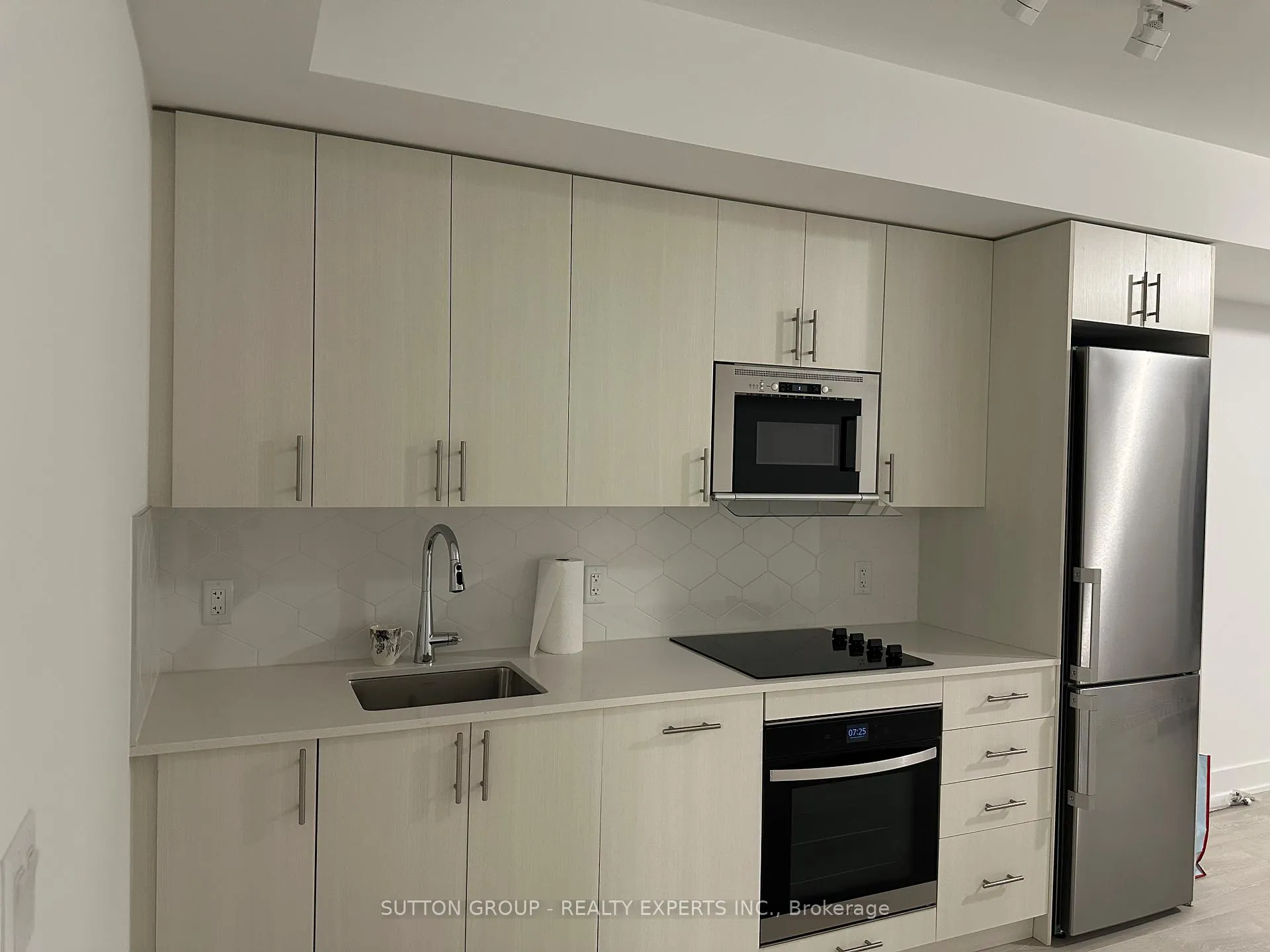 Photo 3 of Unit 1409, 2545 Simcoe Street N, Oshawa, Windfields — HOMEH