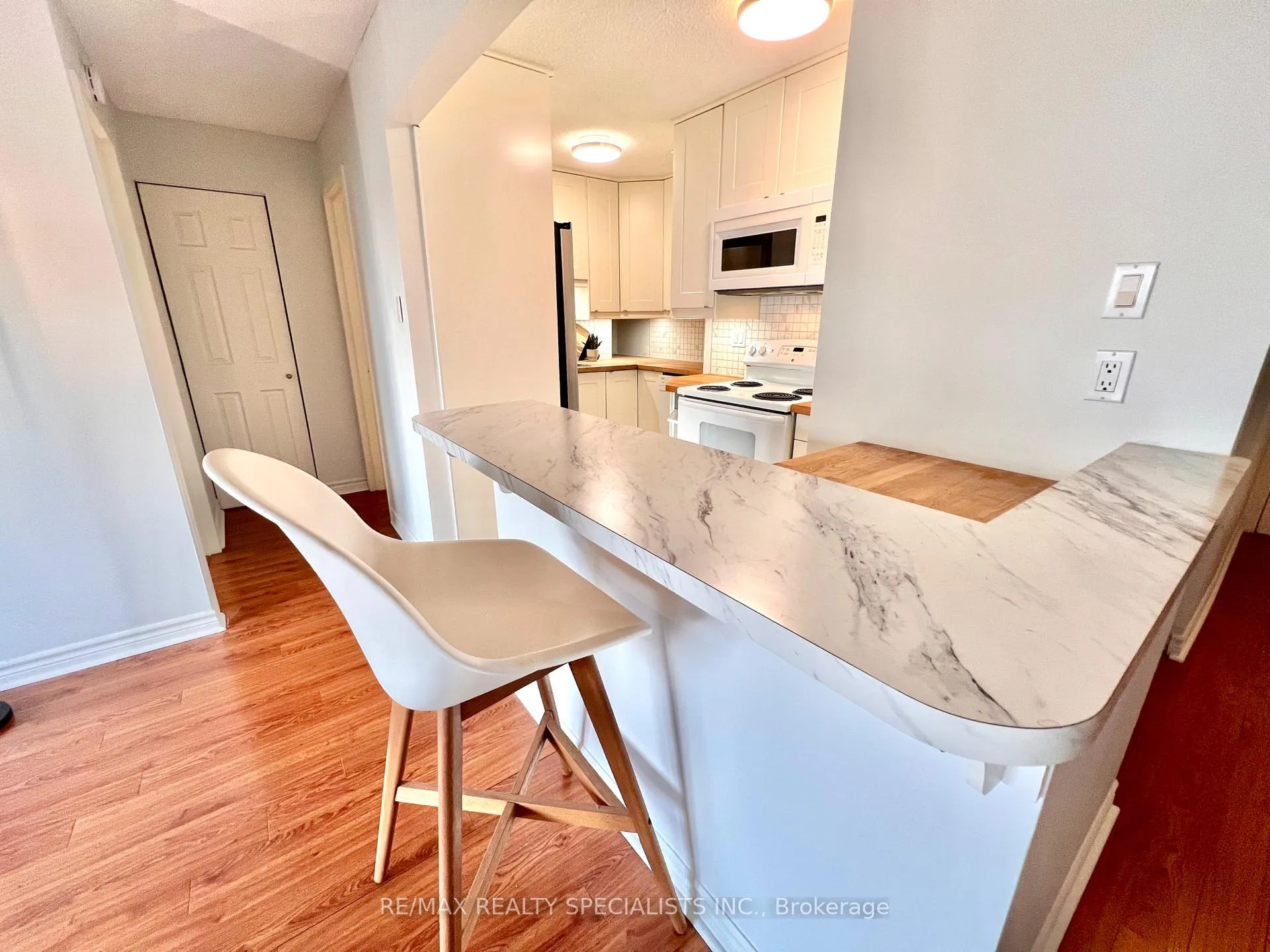 Photo 4 of Unit 604, 64 Benton Street, Kitchener — HOMEH