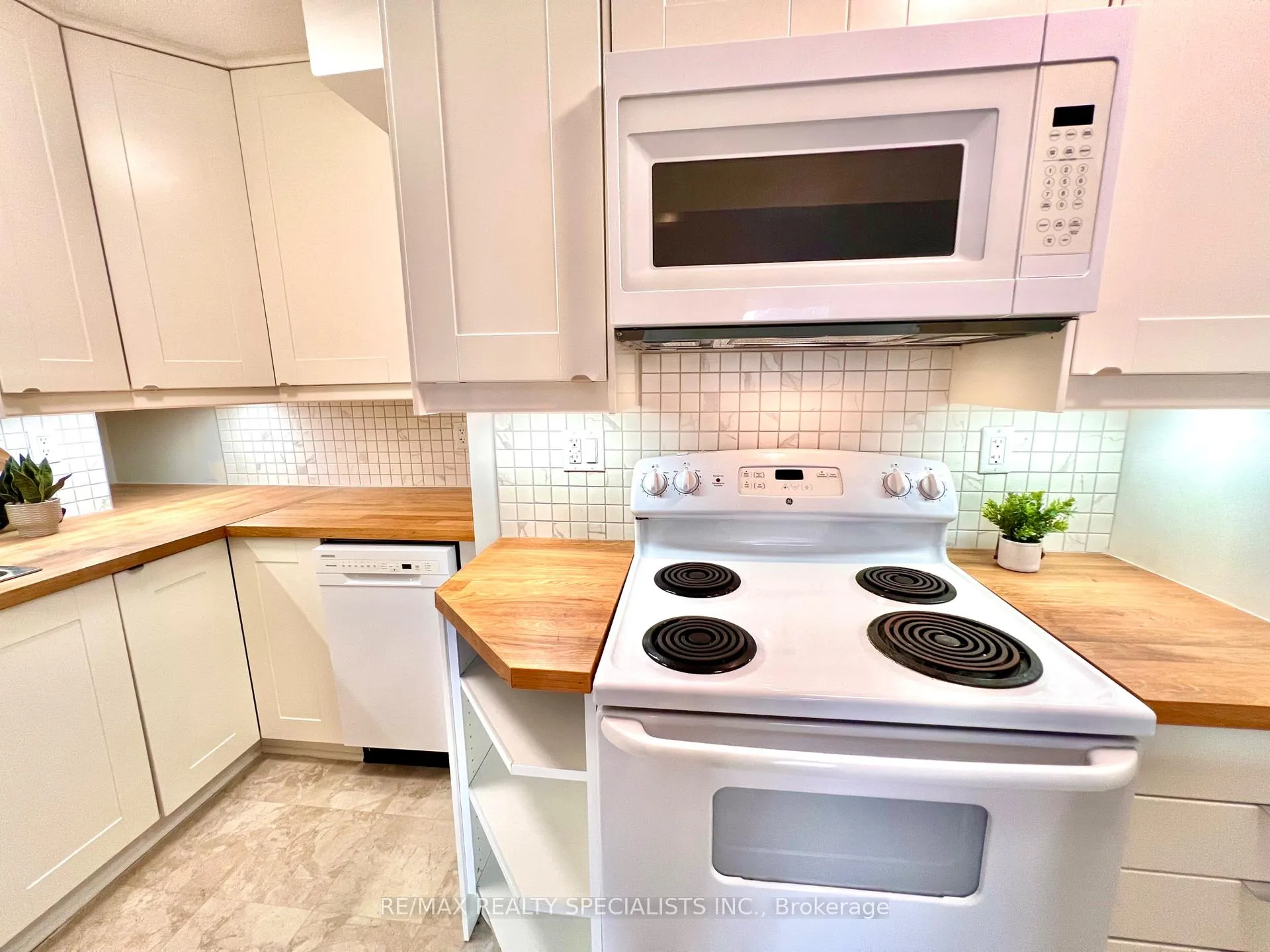 Photo 8 of Unit 604, 64 Benton Street, Kitchener — HOMEH
