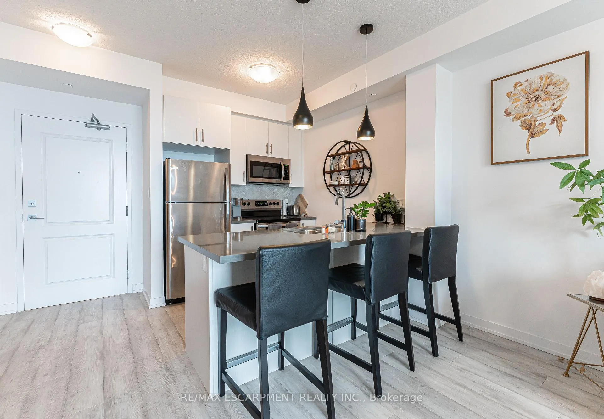 Photo 3 of Unit 537, 101 Shoreview Place, Hamilton, Stoney Creek — HOMEH