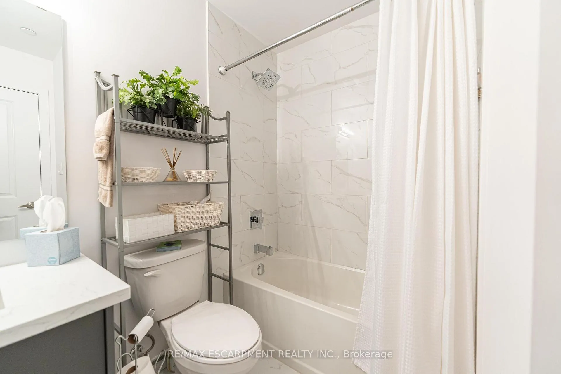 Photo 10 of Unit 537, 101 Shoreview Place, Hamilton, Stoney Creek — HOMEH