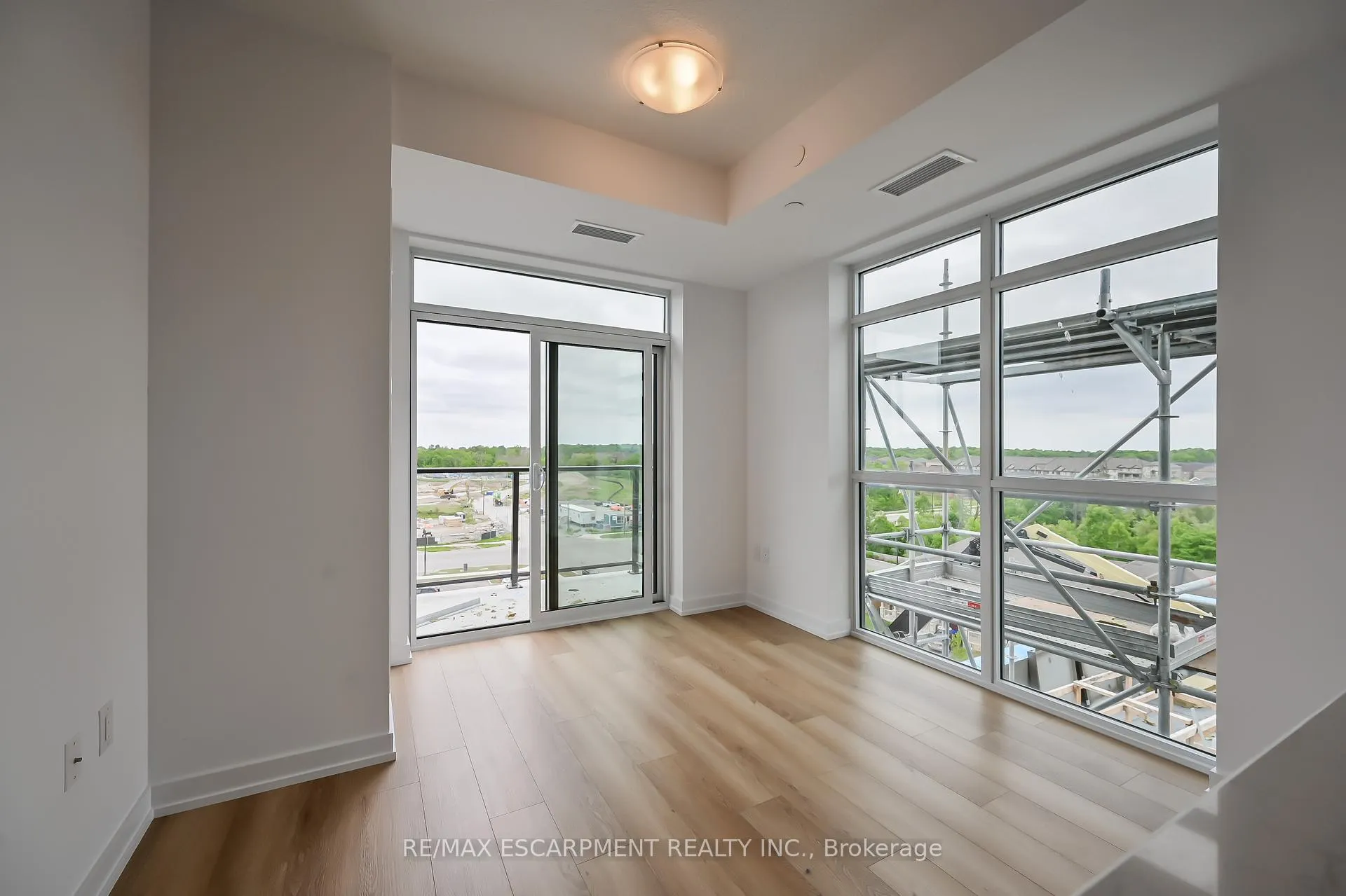 Photo 9 of Unit 611, 470 Dundas Street E, Hamilton, Waterdown — HOMEH