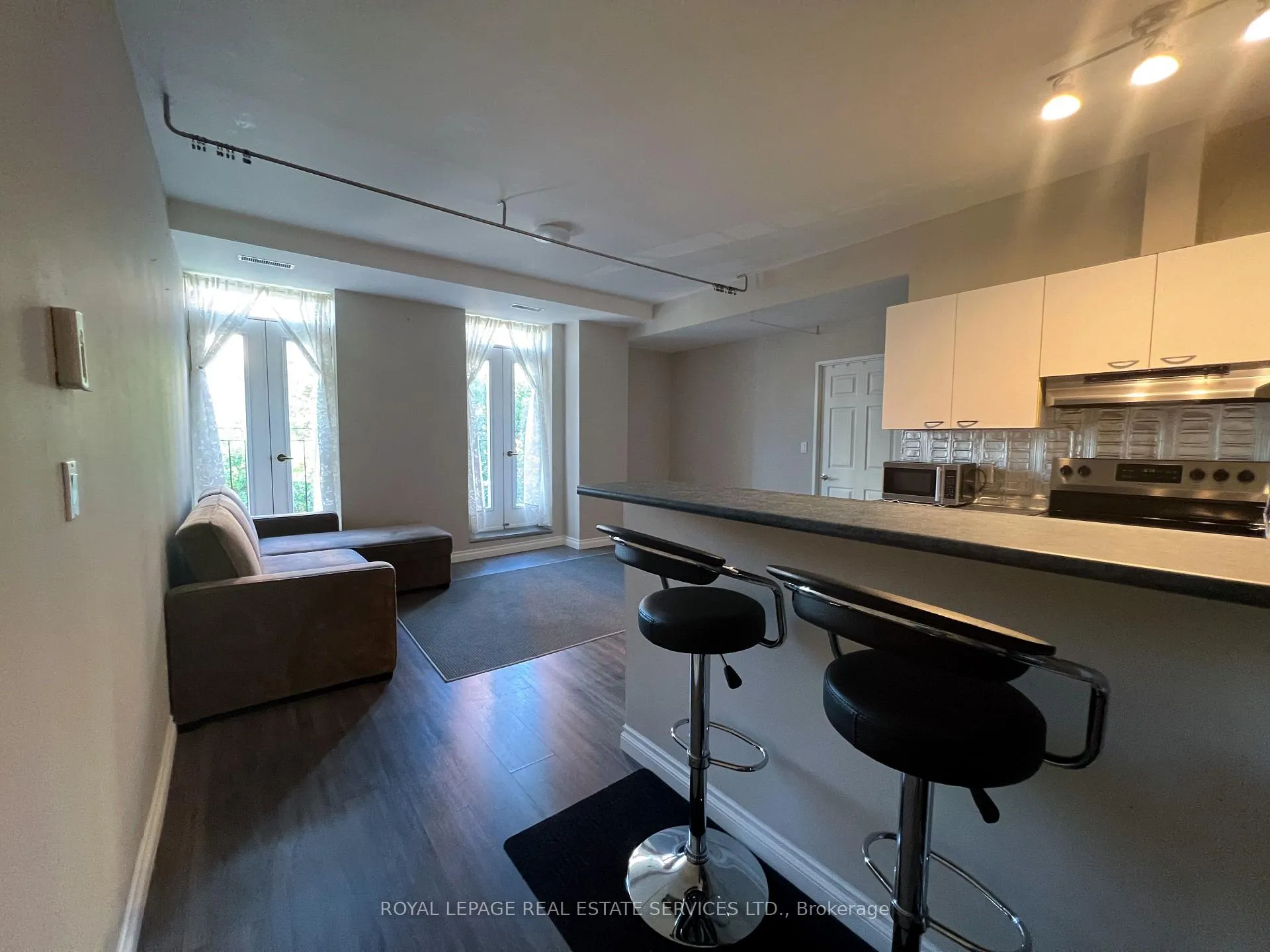 Front of Unit #302, 135 Maitland Street