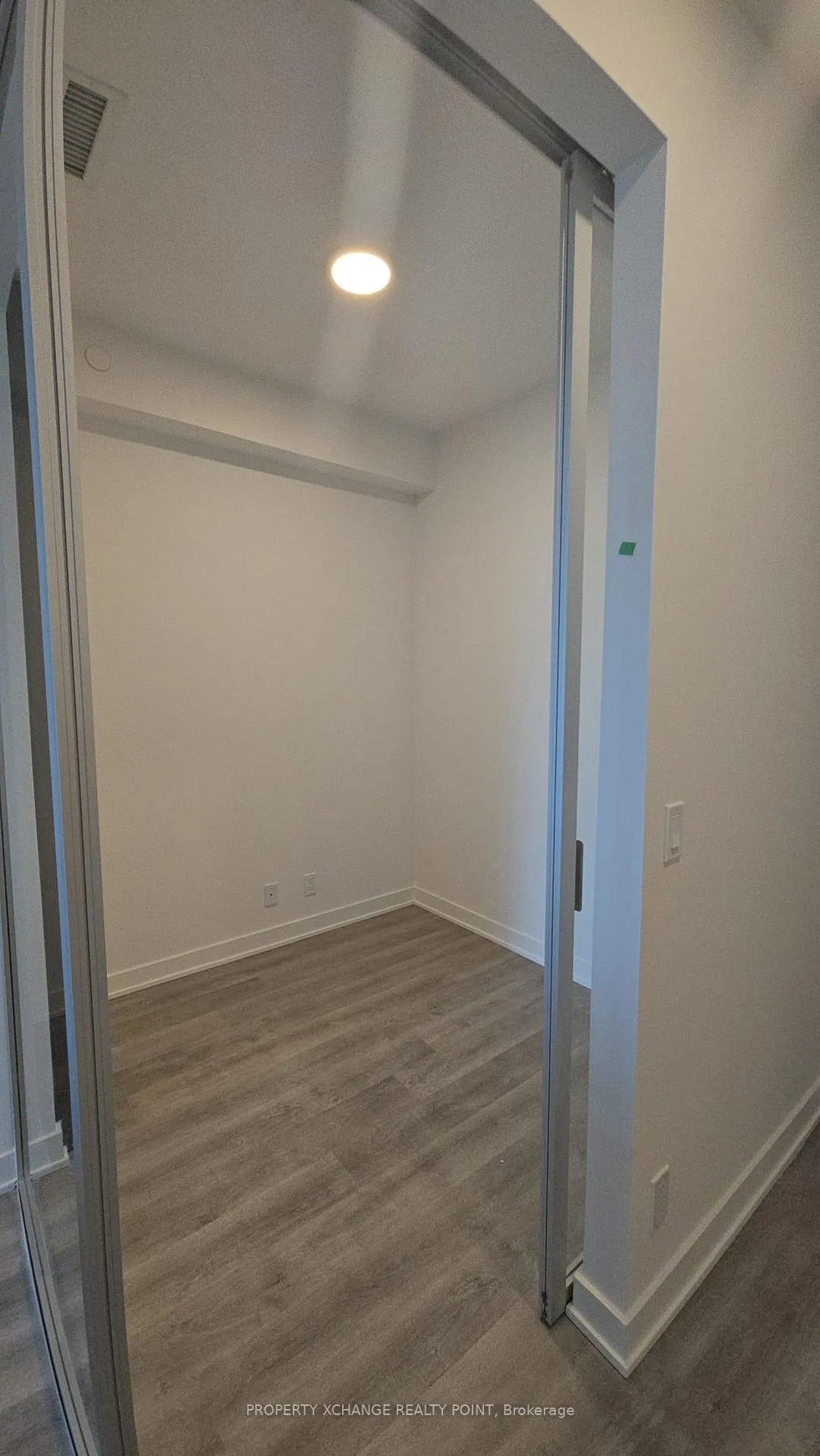 Photo 8 of Unit 1604, 50 Upper Mall Way, Vaughan, Brownridge — HOMEH