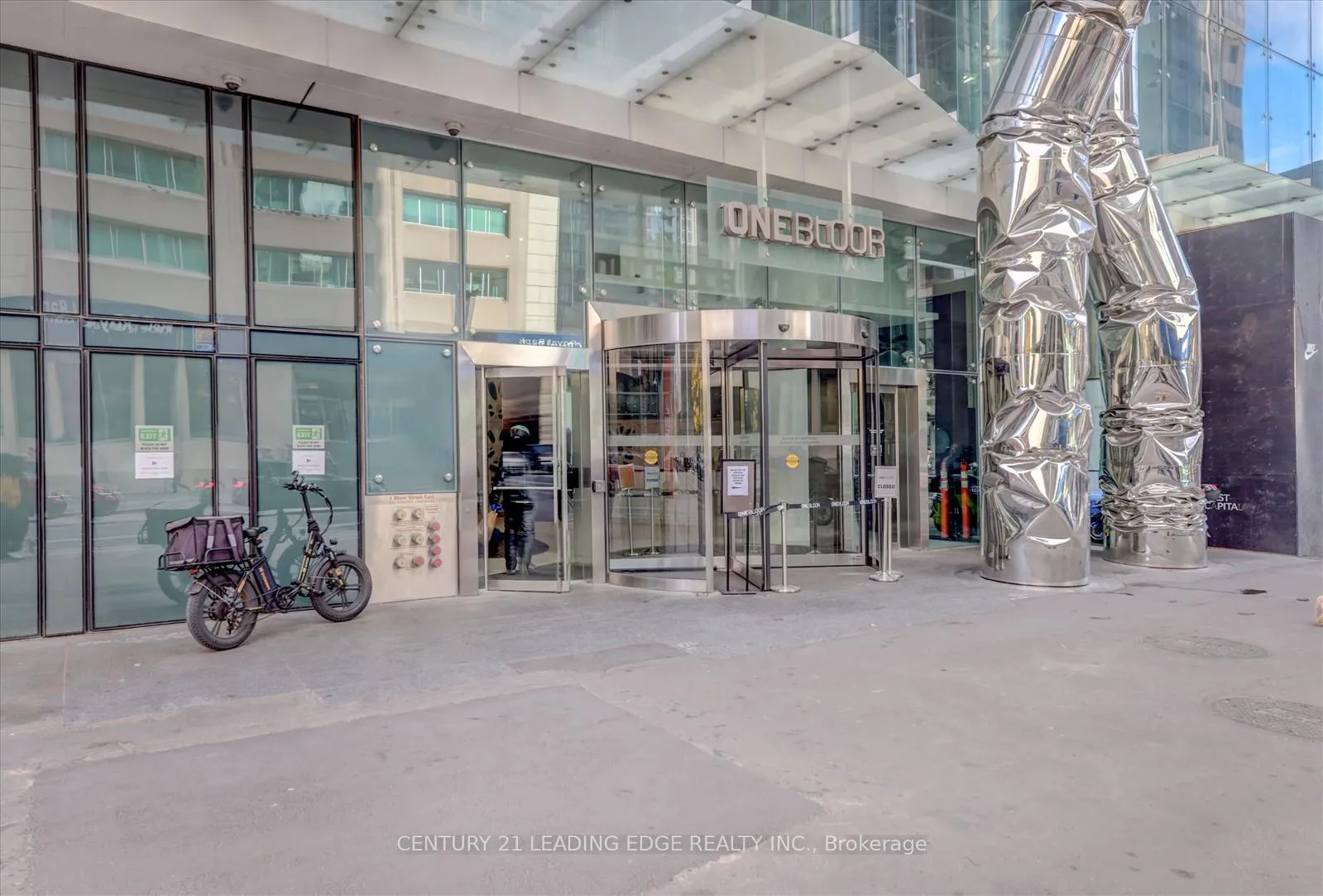 Photo 4 of Unit 416, 1 Bloor Street E, Toronto, Church-Yonge Corridor — HOMEH
