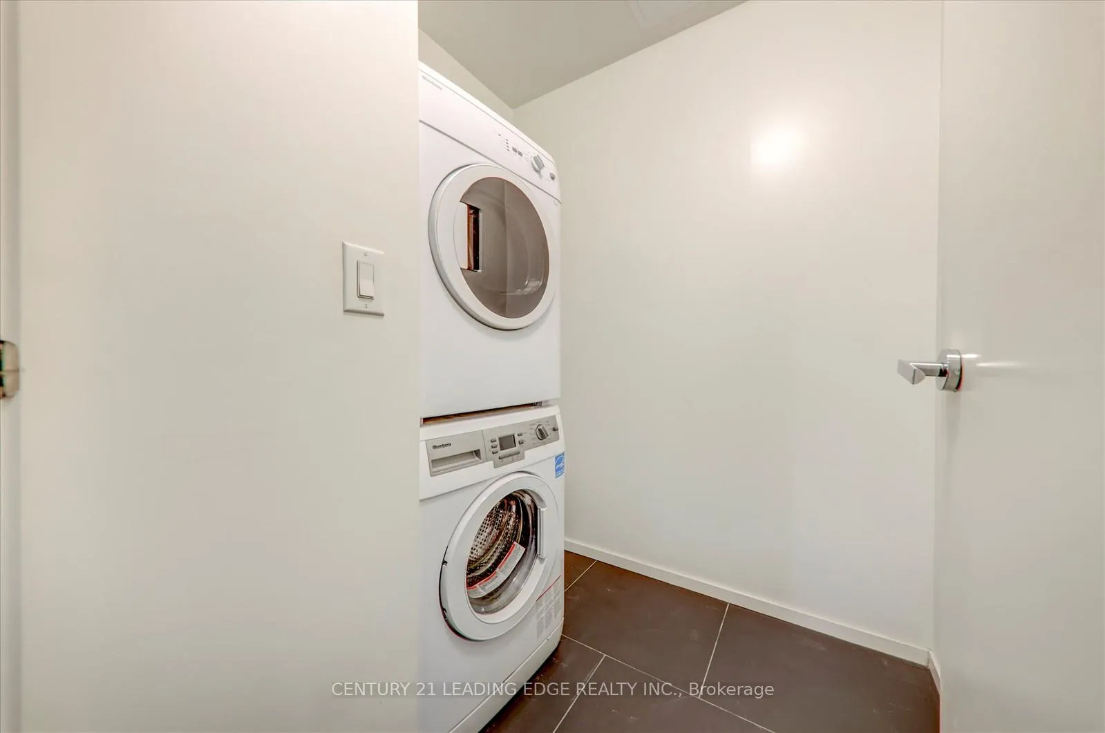 Photo 31 of Unit 416, 1 Bloor Street E, Toronto, Church-Yonge Corridor — HOMEH