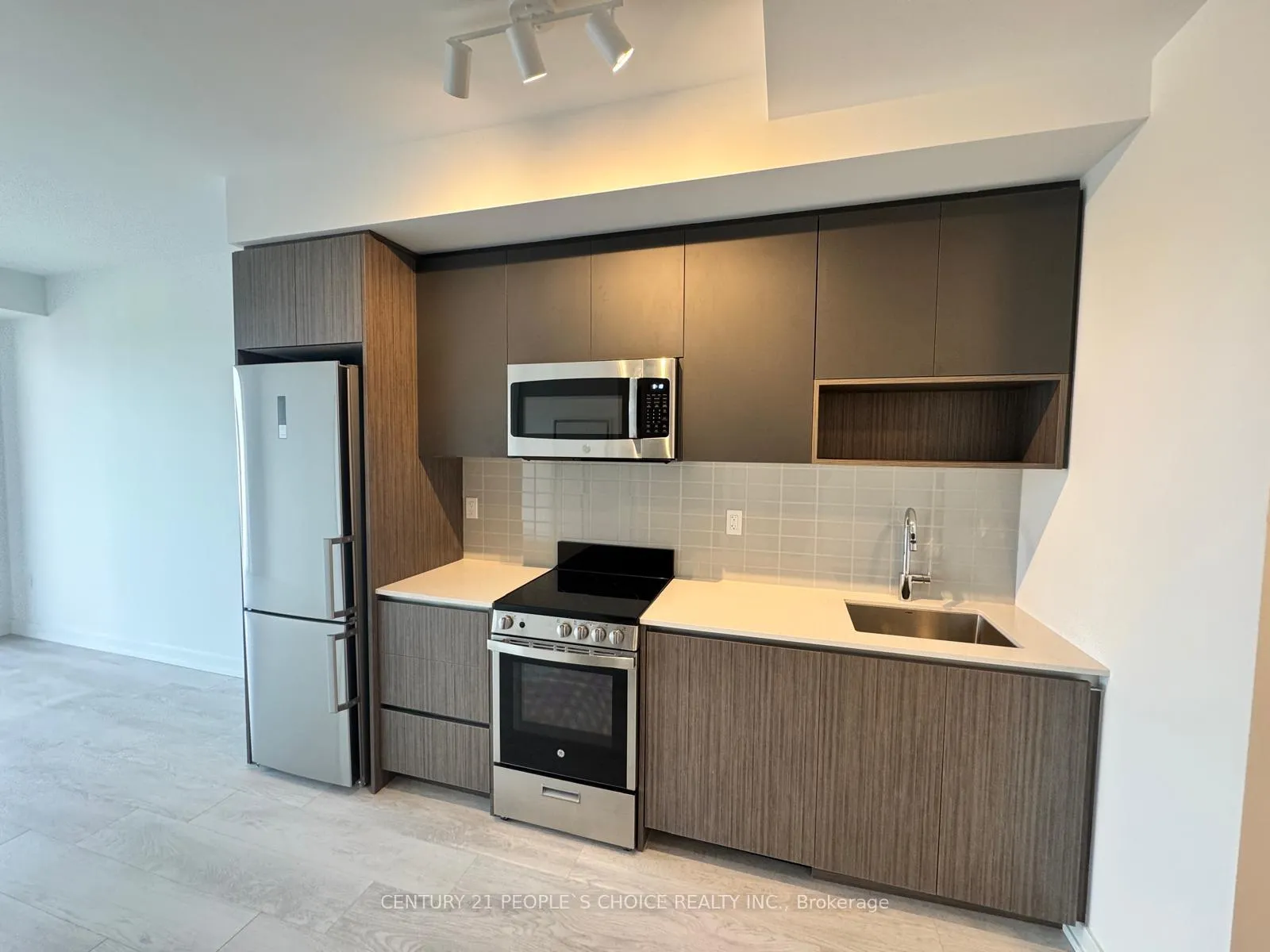 Photo 5 of Unit 202, 801 The Queensway, Etobicoke, Stonegate-Queensway — HOMEH