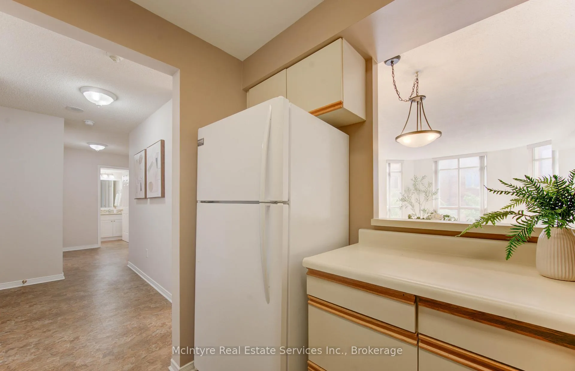 Photo 7 of Unit 405, 1414 King Street E, Kitchener — HOMEH