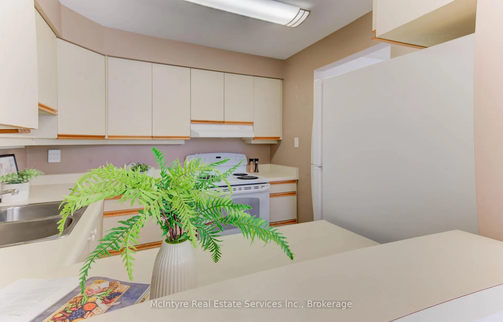 Photo 8 of Unit 405, 1414 King Street E, Kitchener — HOMEH