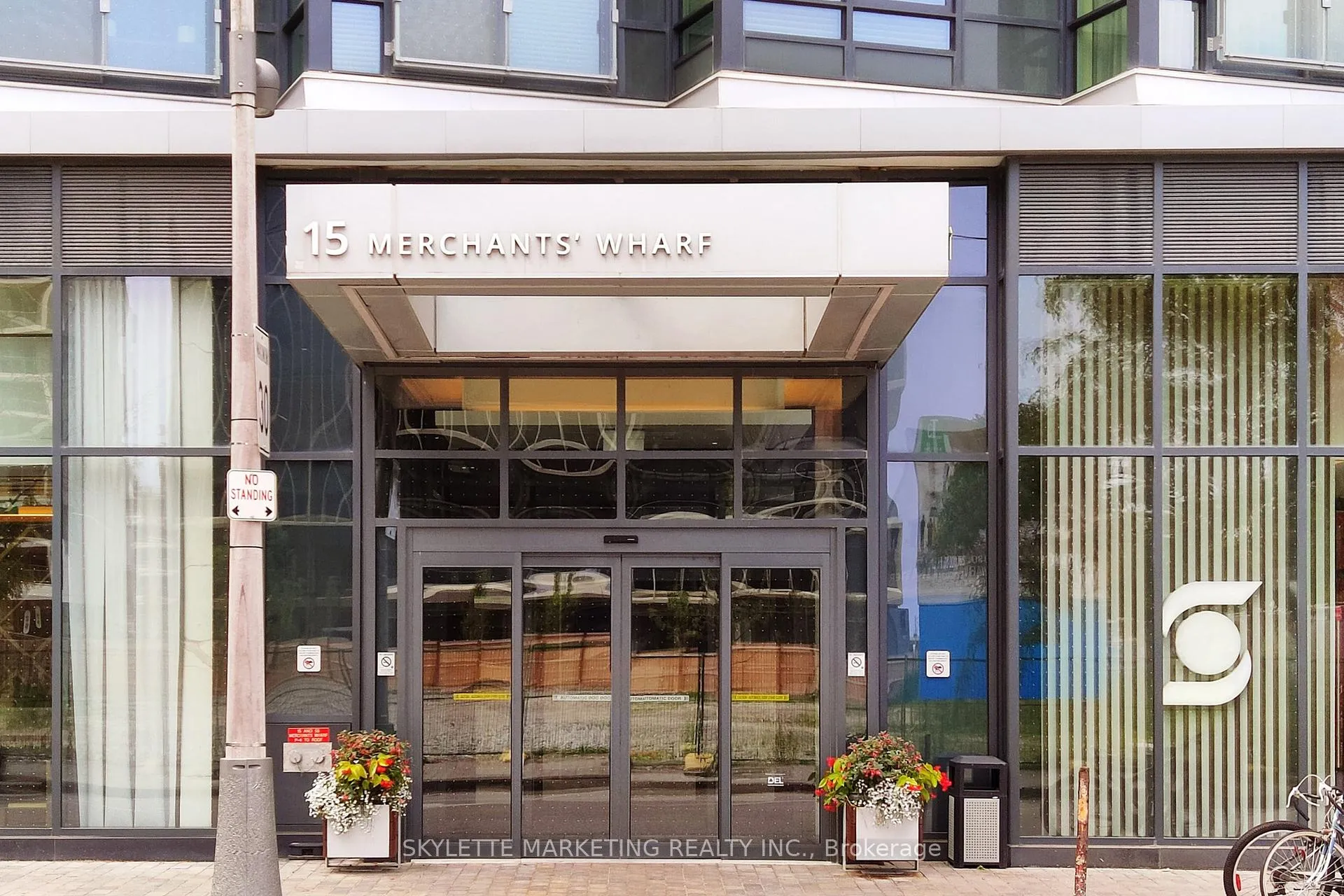 Photo 2 of Unit 902, 15 Merchants' Wharf E, Toronto, Waterfront Communities — HOMEH