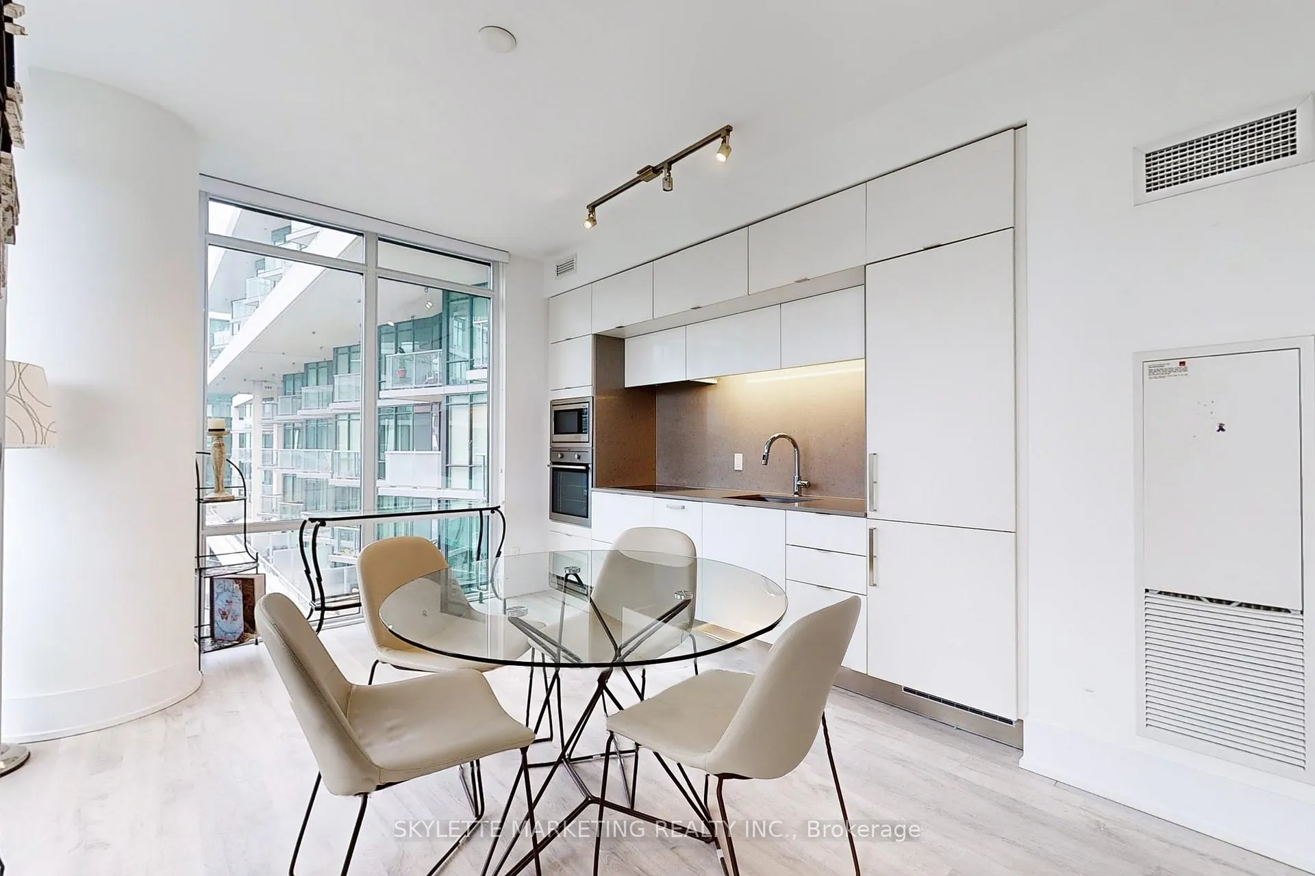 Photo 9 of Unit 902, 15 Merchants' Wharf E, Toronto, Waterfront Communities — HOMEH