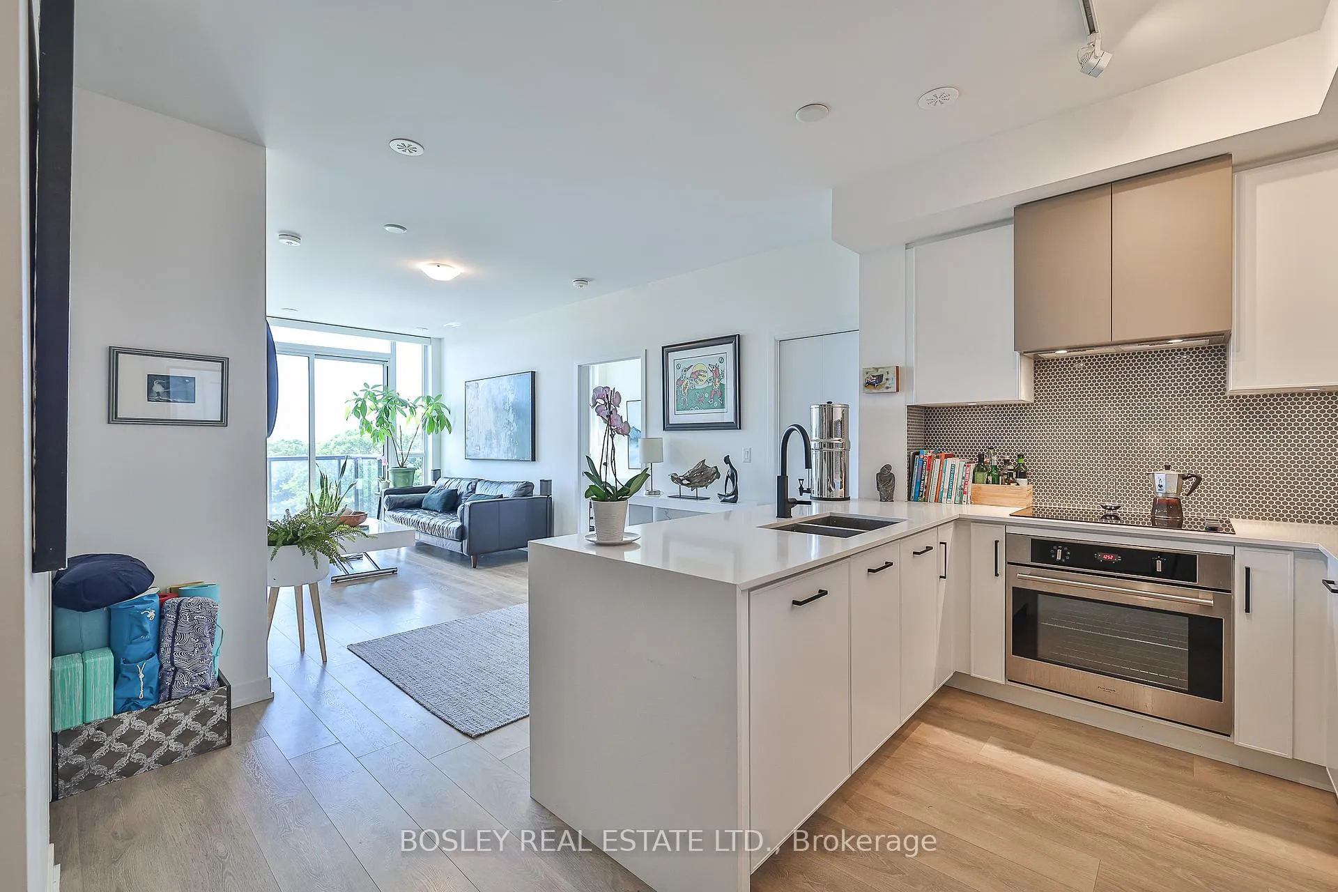 Photo 2 of Unit 607, 899 Queen Street E, Toronto, South Riverdale — HOMEH