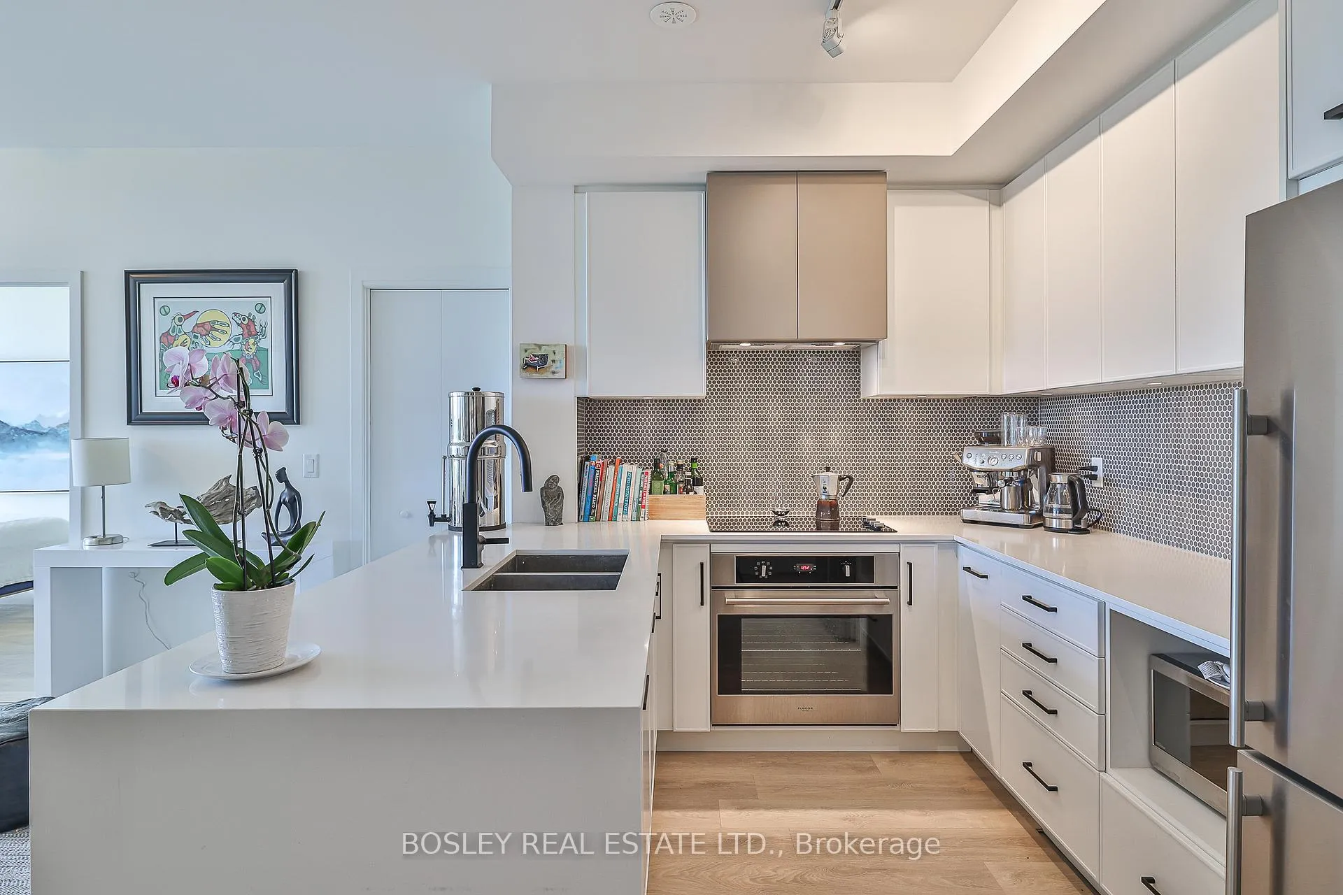 Photo 3 of Unit 607, 899 Queen Street E, Toronto, South Riverdale — HOMEH