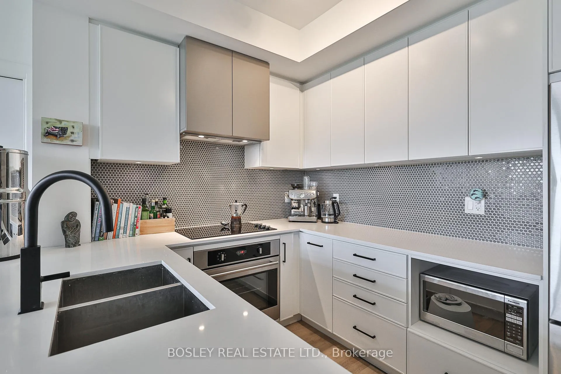 Photo 4 of Unit 607, 899 Queen Street E, Toronto, South Riverdale — HOMEH