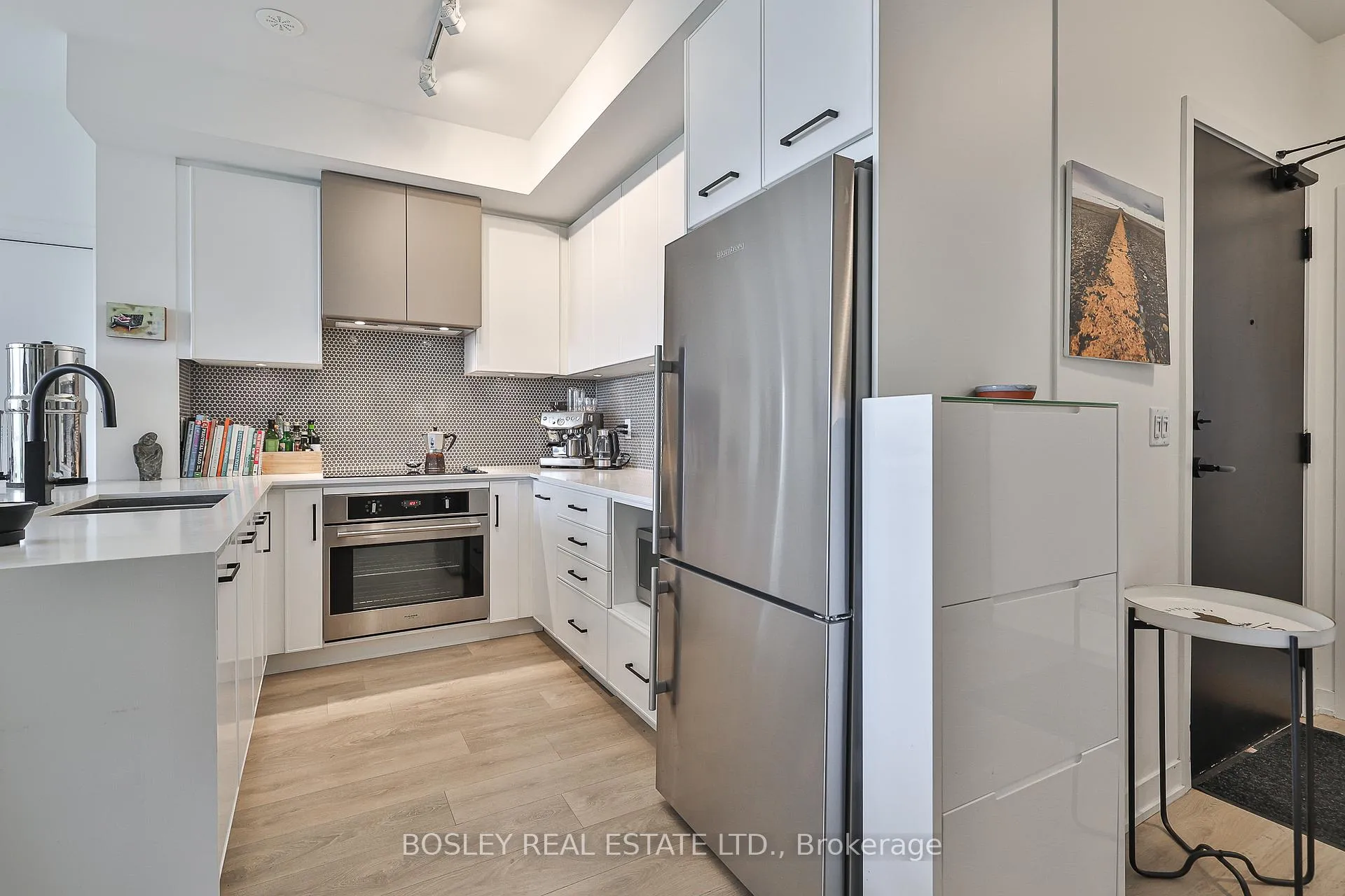 Photo 5 of Unit 607, 899 Queen Street E, Toronto, South Riverdale — HOMEH