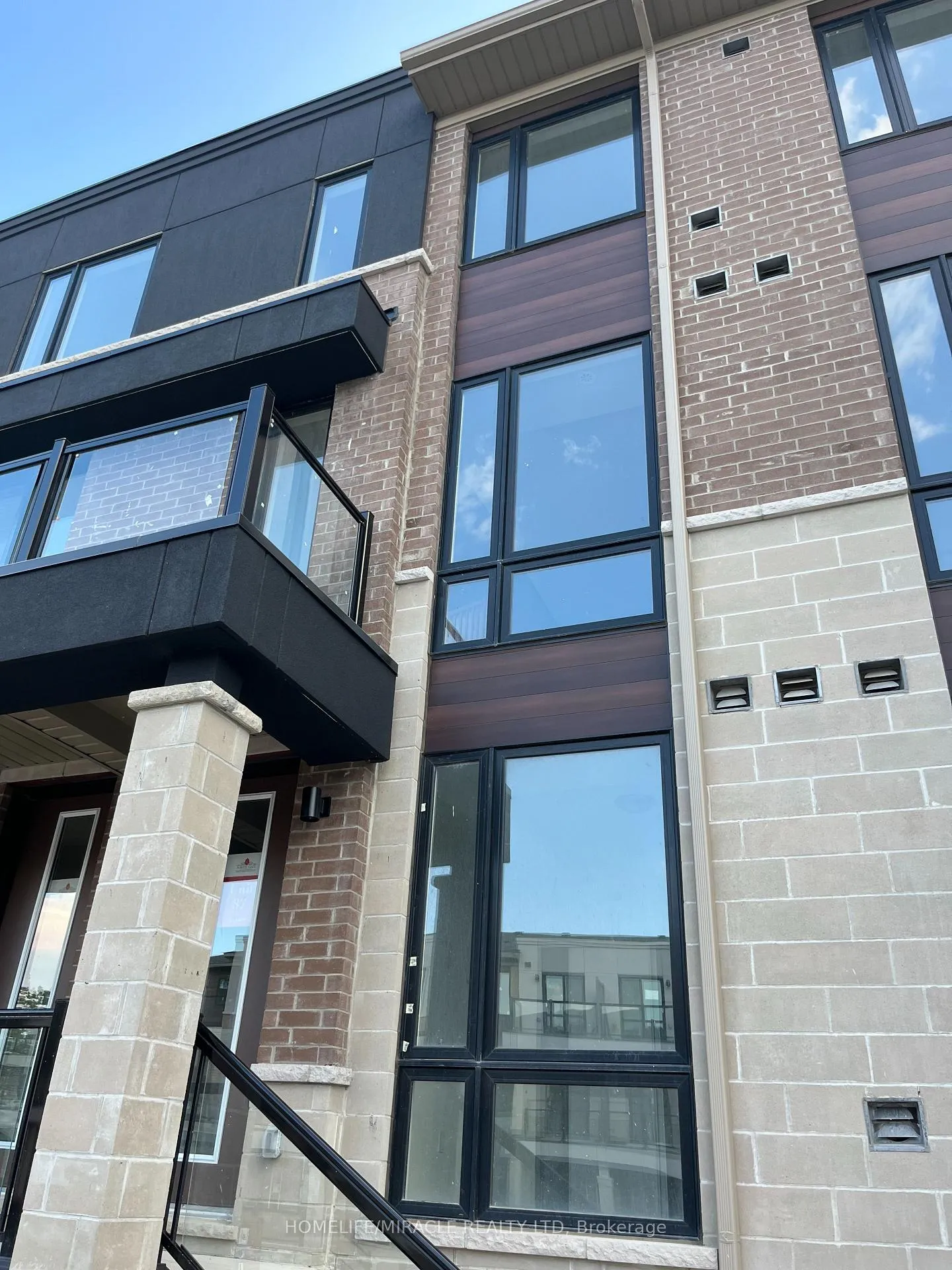 Photo 2 of Unit 87, 25 Knotsberry Circle E, Brampton, Bram West — HOMEH