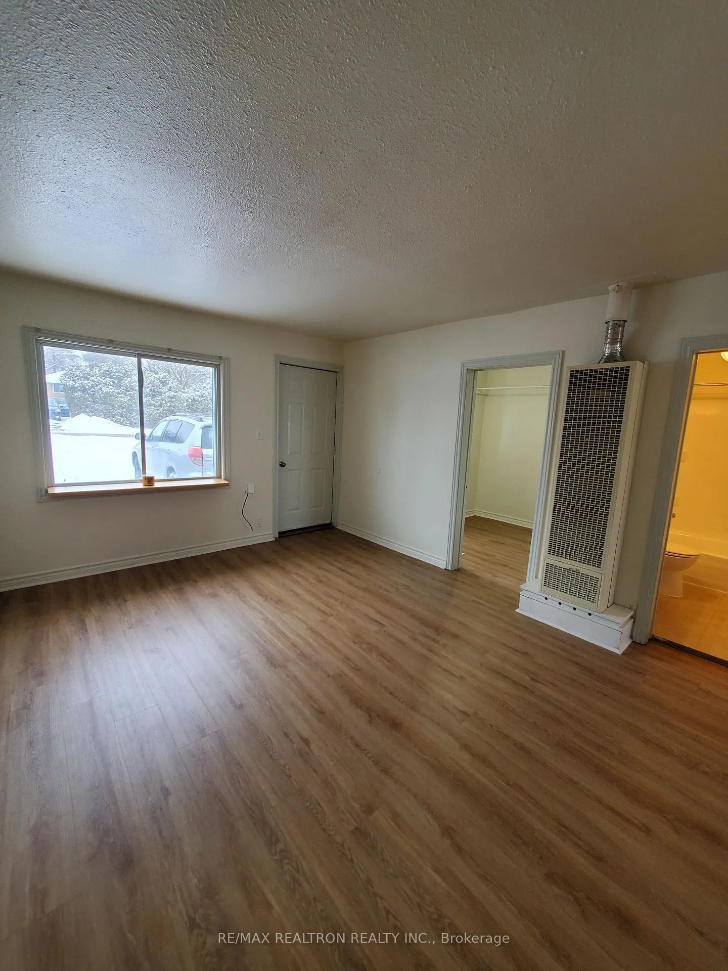 Photo 2 of Unit Unit B, 279 Pasadena Drive, Georgina, Keswick South — HOMEH