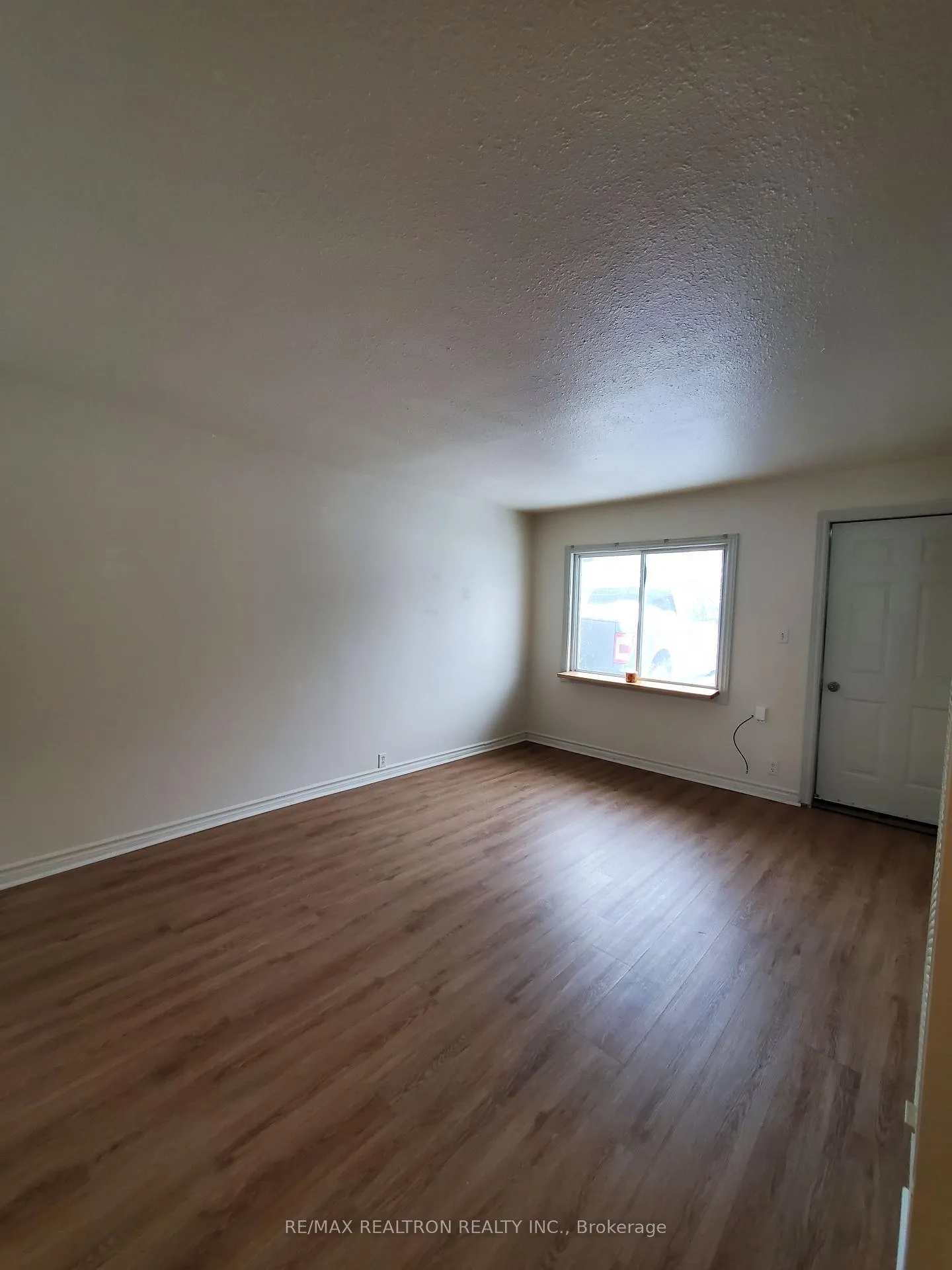Photo 3 of Unit Unit B, 279 Pasadena Drive, Georgina, Keswick South — HOMEH