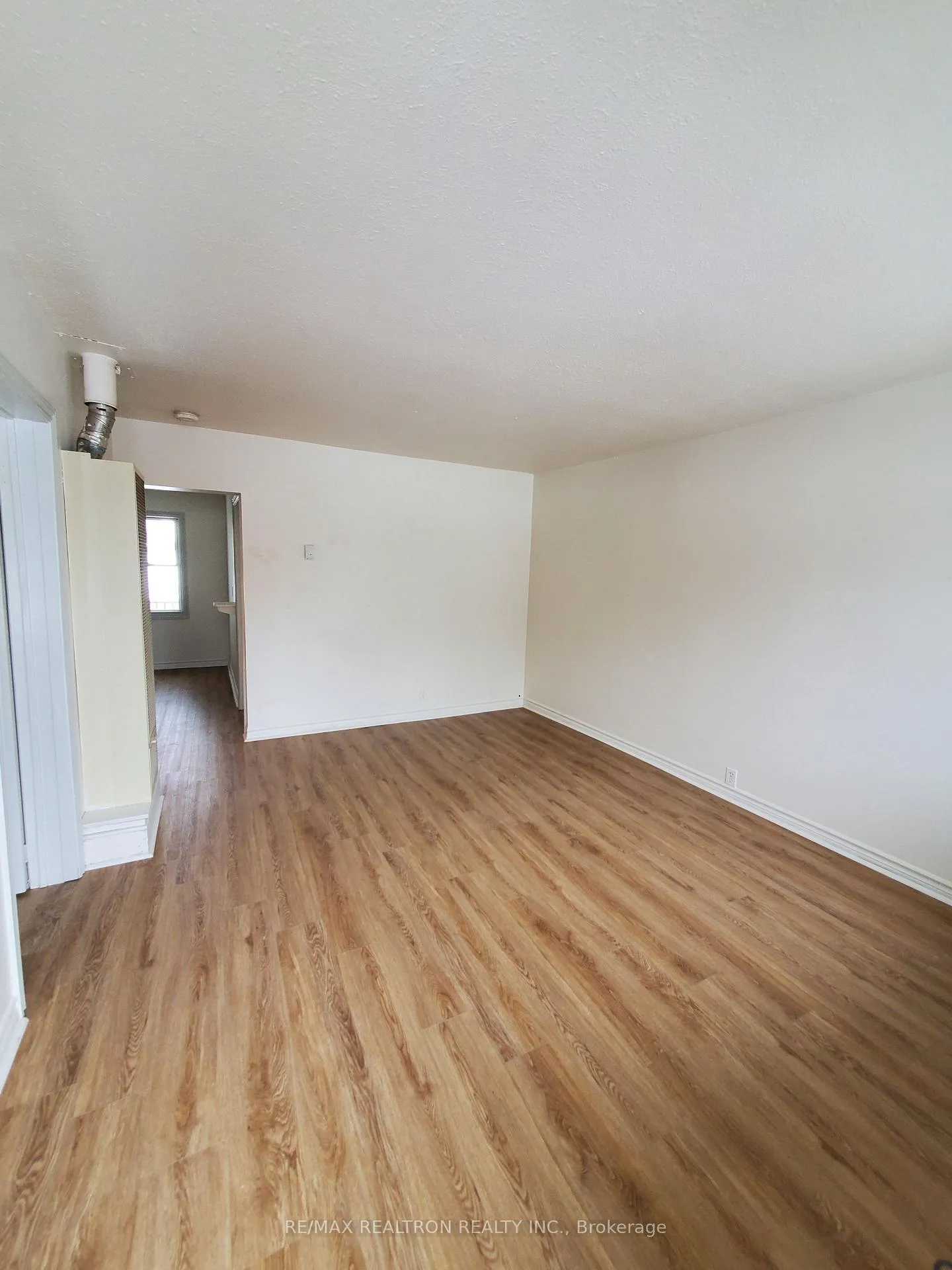 Photo 4 of Unit Unit B, 279 Pasadena Drive, Georgina, Keswick South — HOMEH