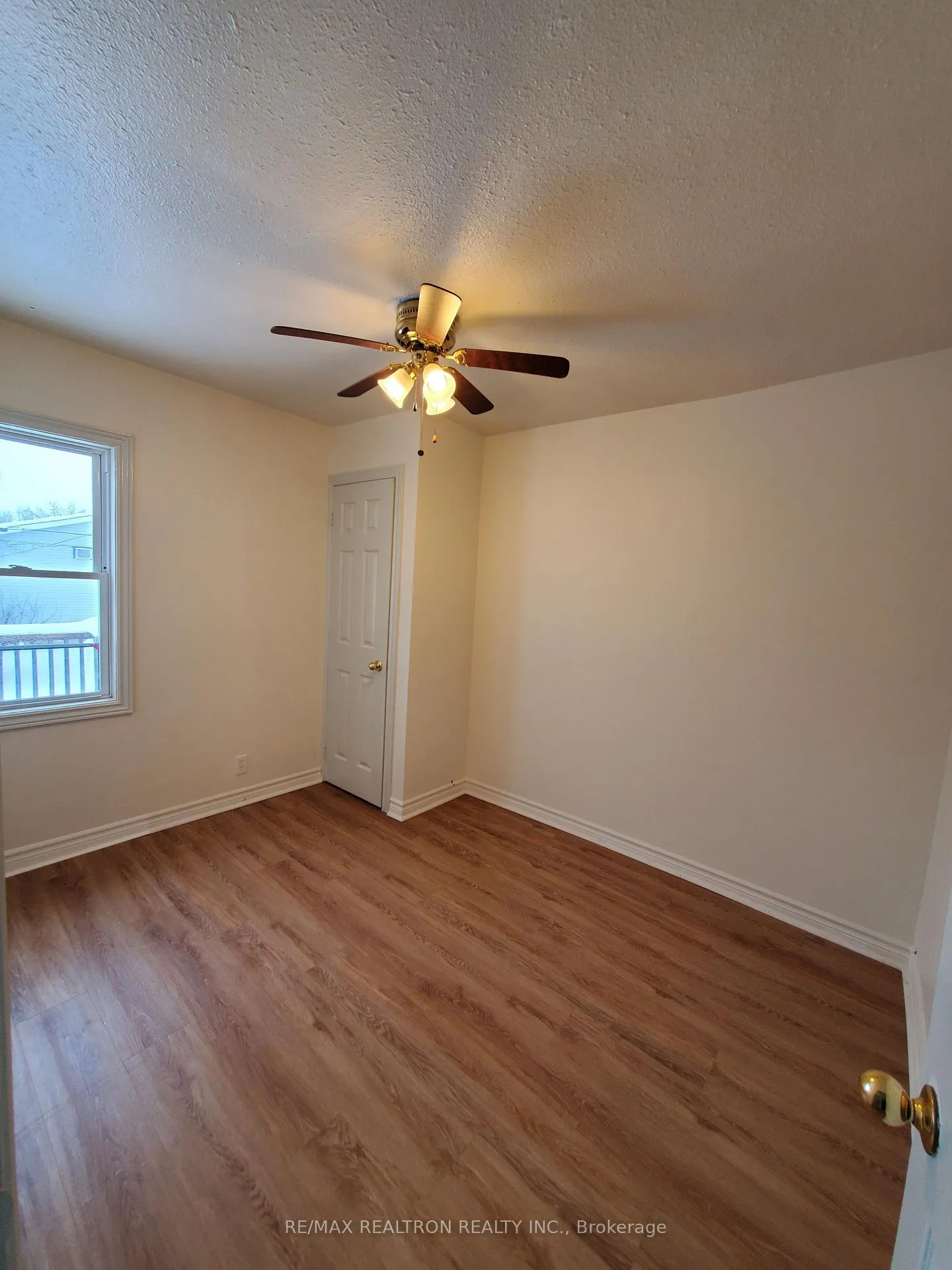 Photo 5 of Unit Unit B, 279 Pasadena Drive, Georgina, Keswick South — HOMEH