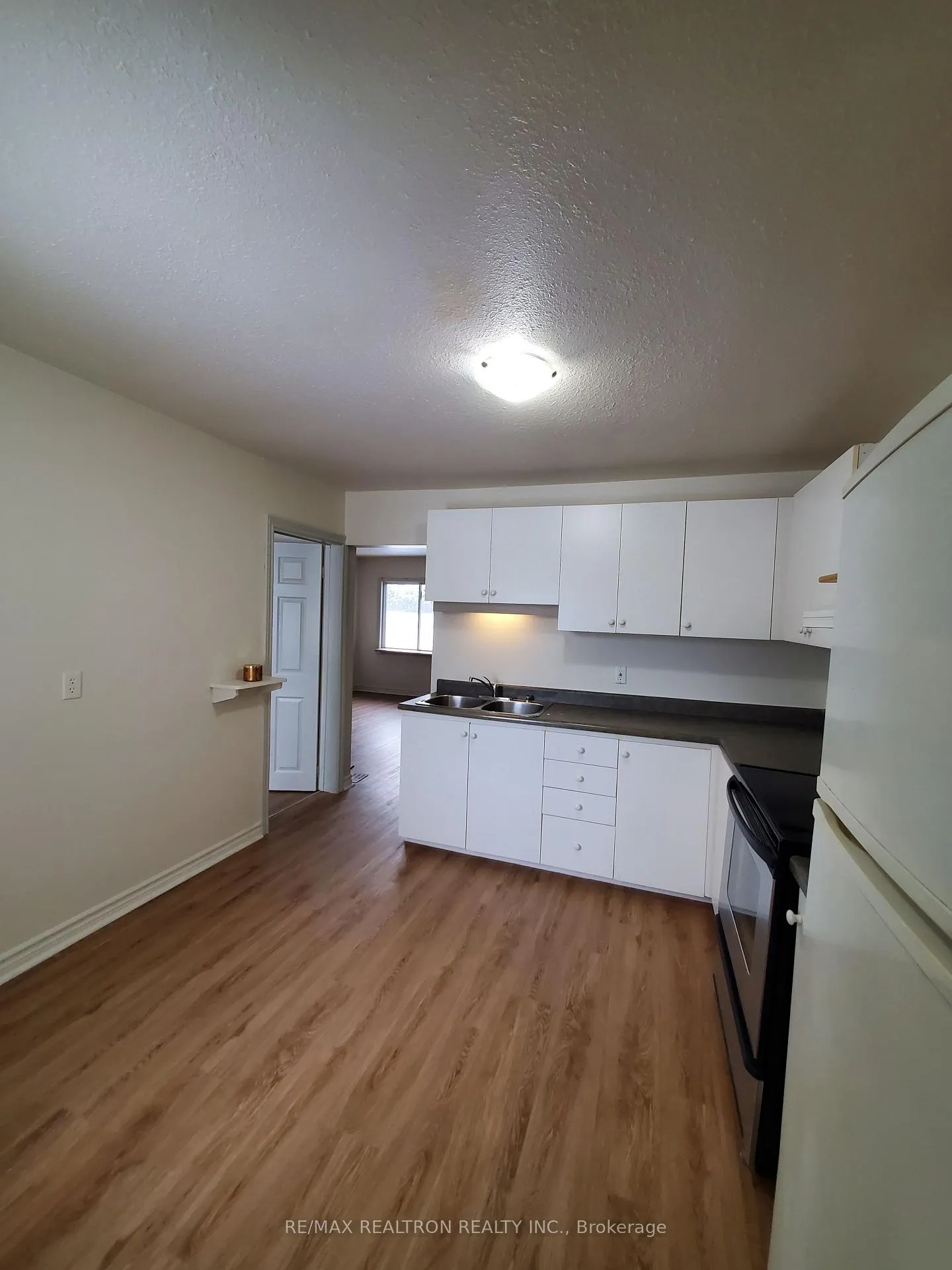 Photo 9 of Unit Unit B, 279 Pasadena Drive, Georgina, Keswick South — HOMEH